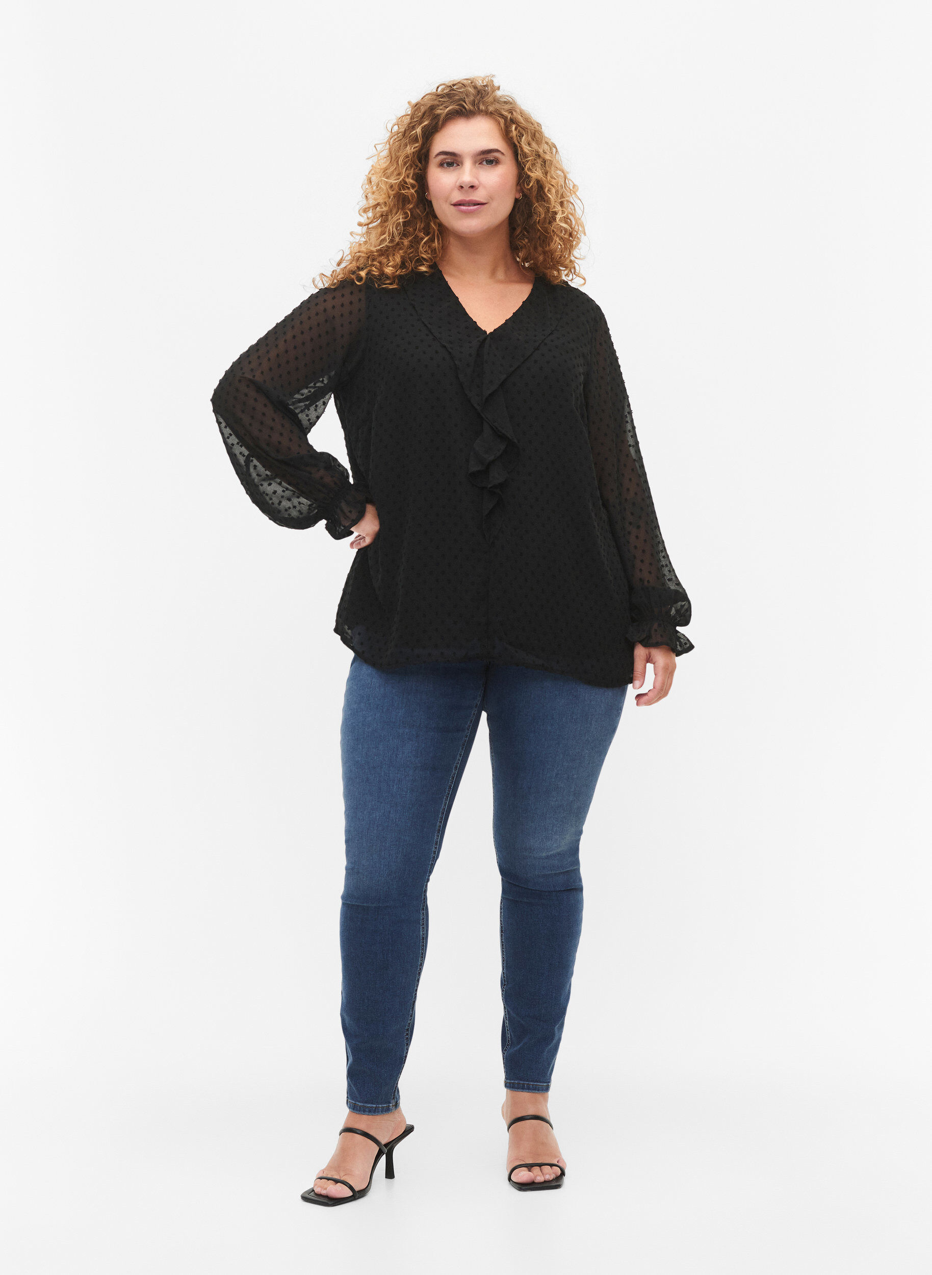 Zizzi Blouse met ruches en gestippelde structuur, Black, Model image number 2