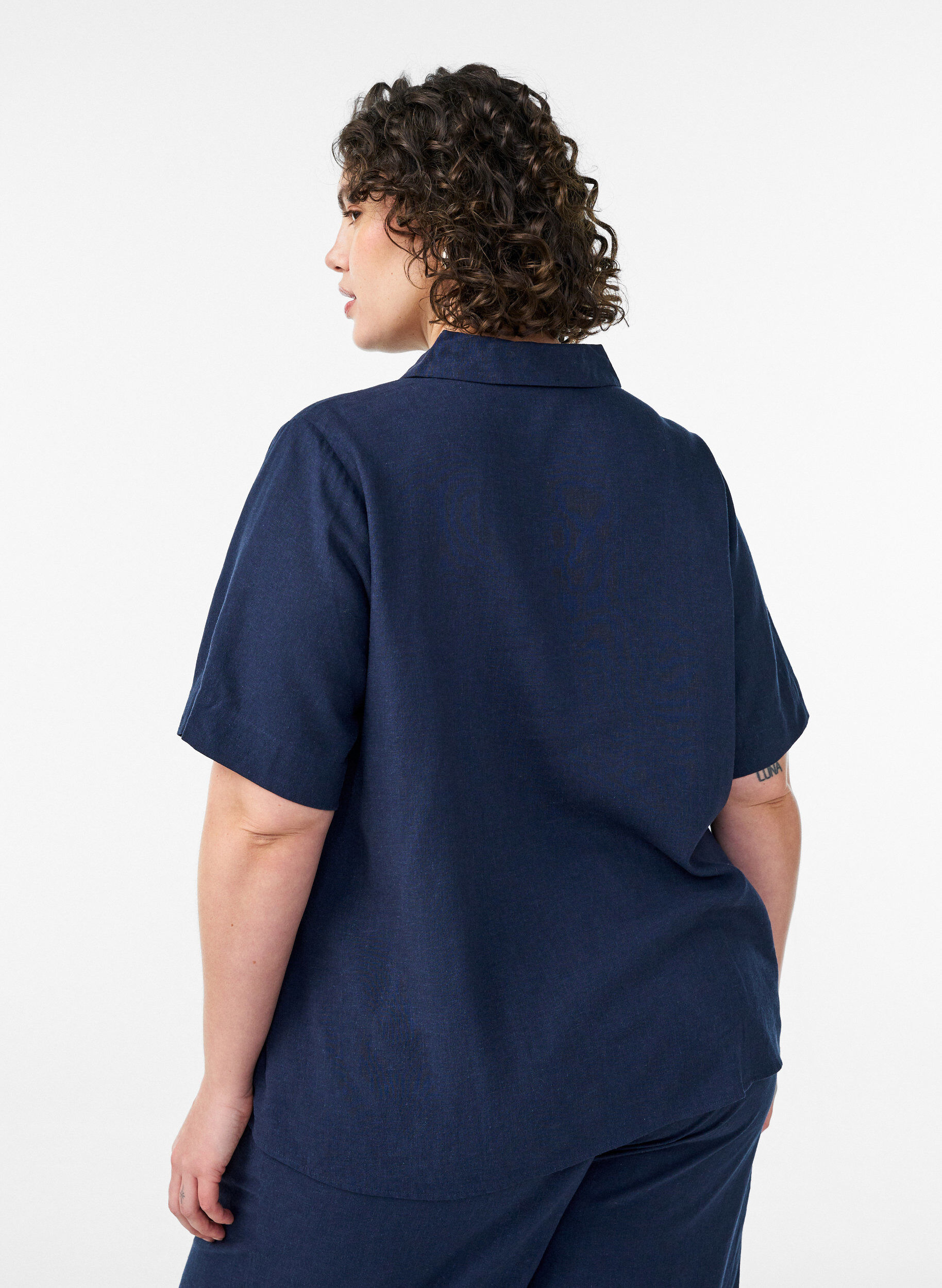 Zizzi Shirt met korte mouwen in linnen en viscose, Blauw, Model image number 2