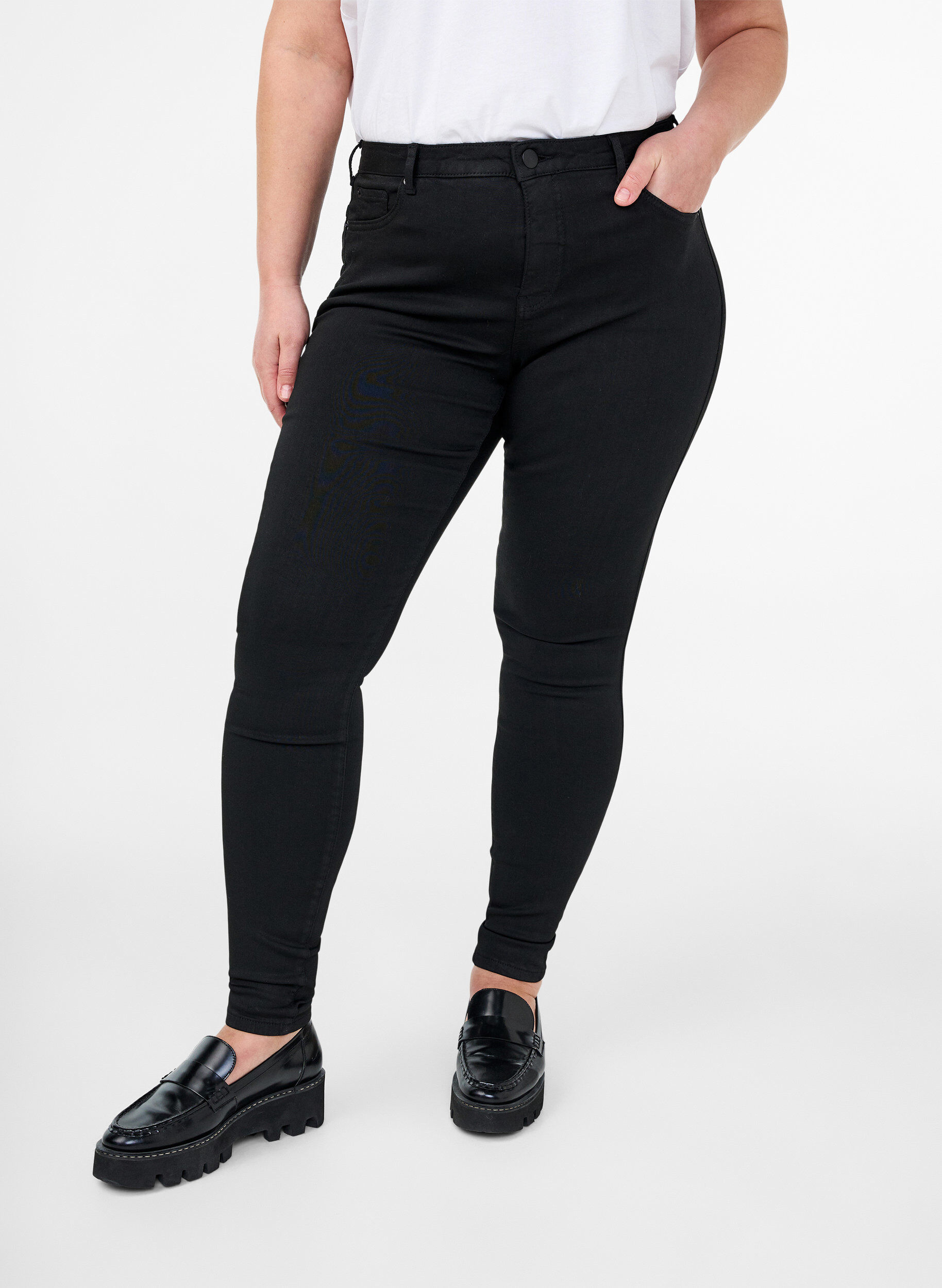 Zizzi Stay black Amy jeans met hoge taille, Zwart, Model image number 2