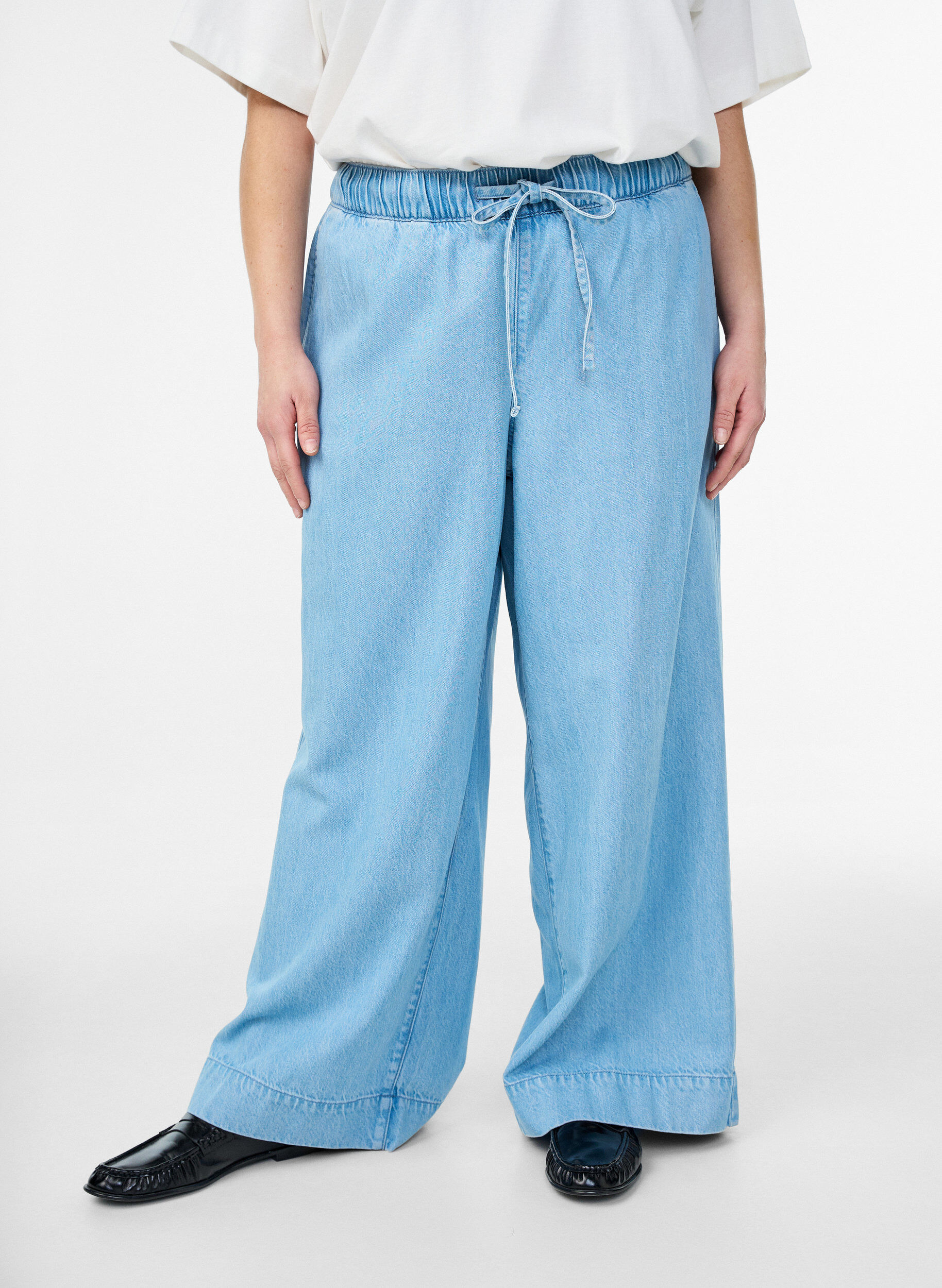 Zizzi Denim jogger met wijde pijpen en hoge taille, Blauw, Model image number 2
