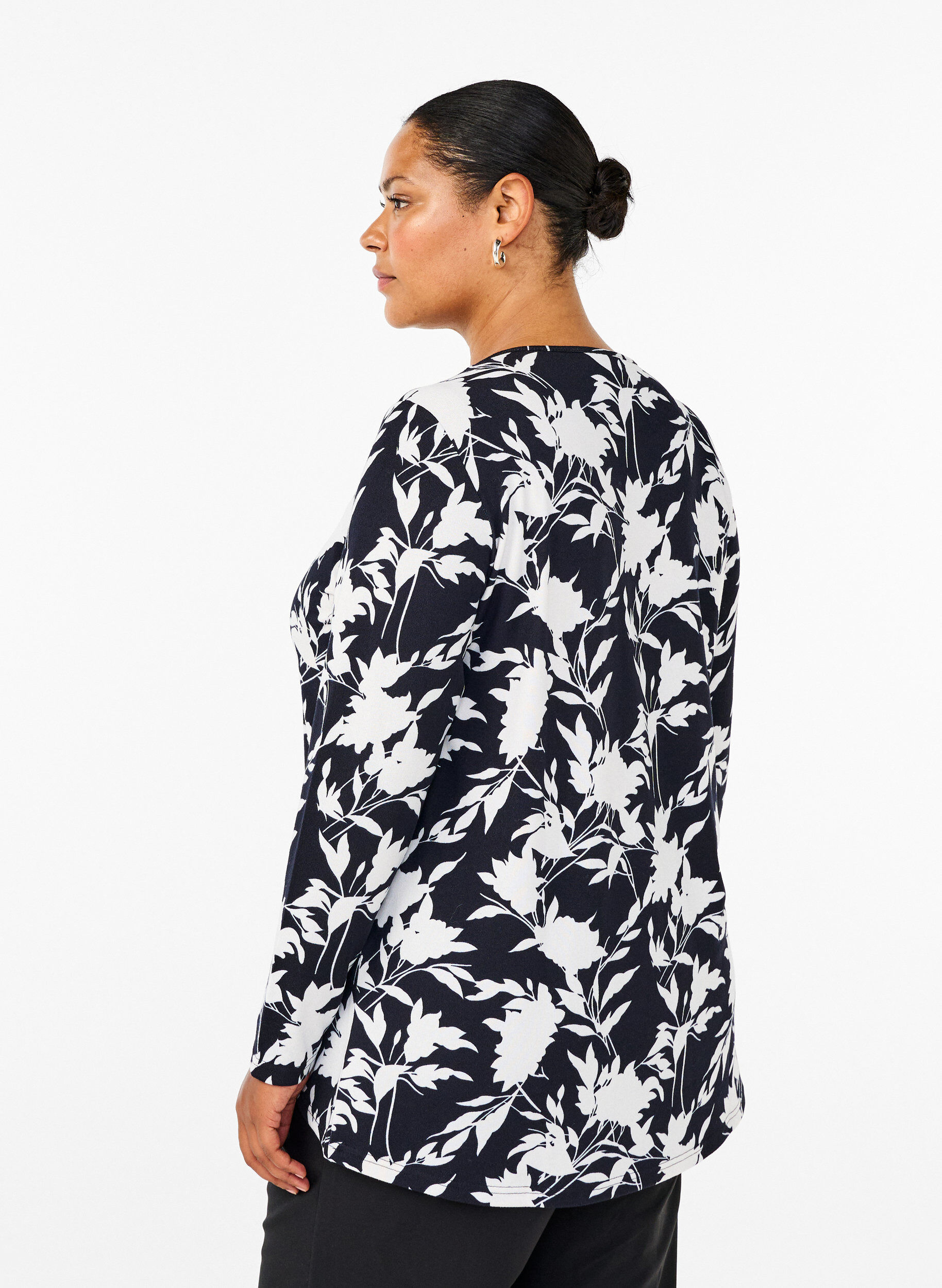 Zizzi Gebloemde blouse met lange mouwen, Blauw, Model image number 2