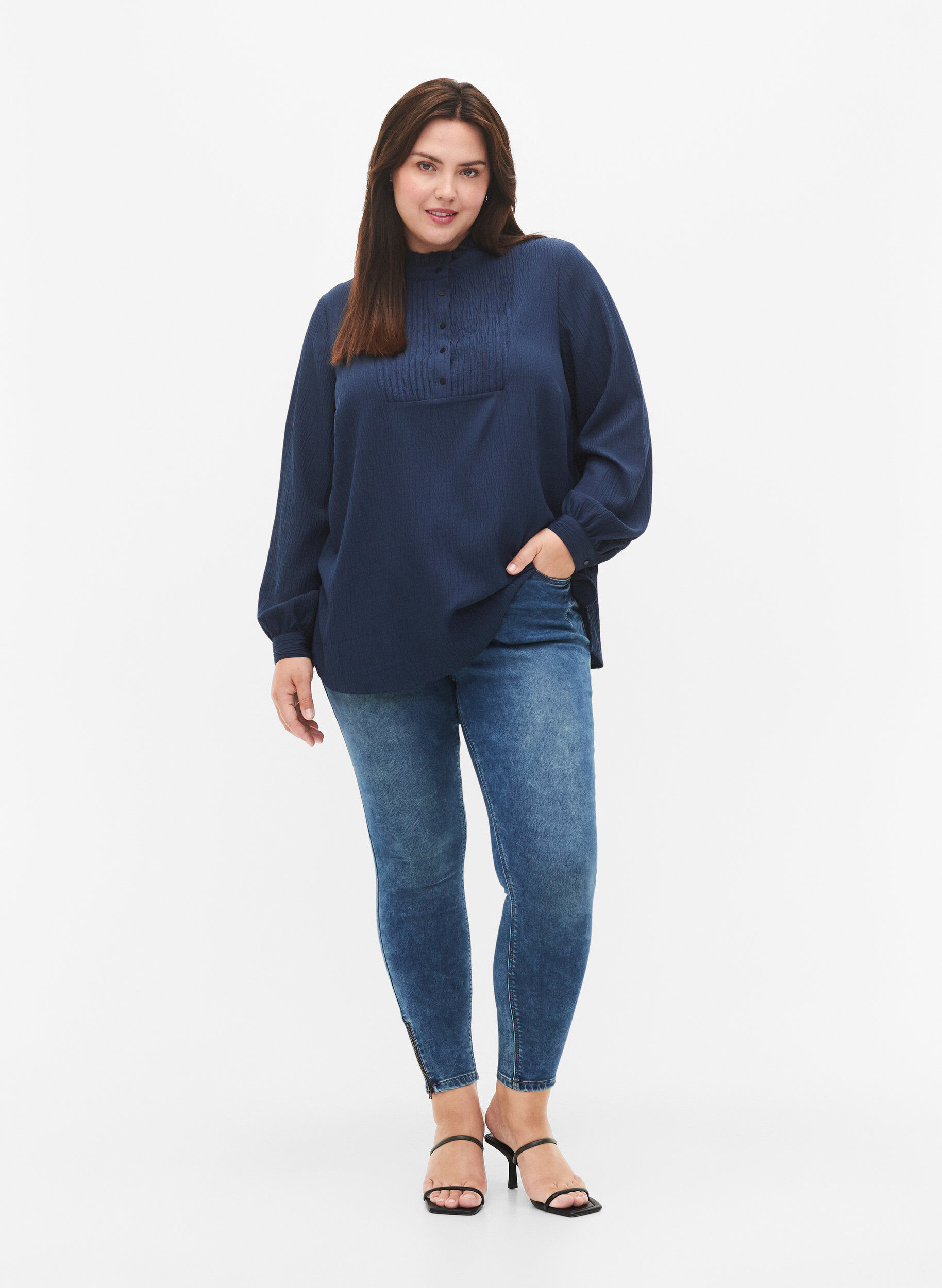 Zizzi Blouse met ruche kraag en lange mouwen, Dress Blues, Model image number 2