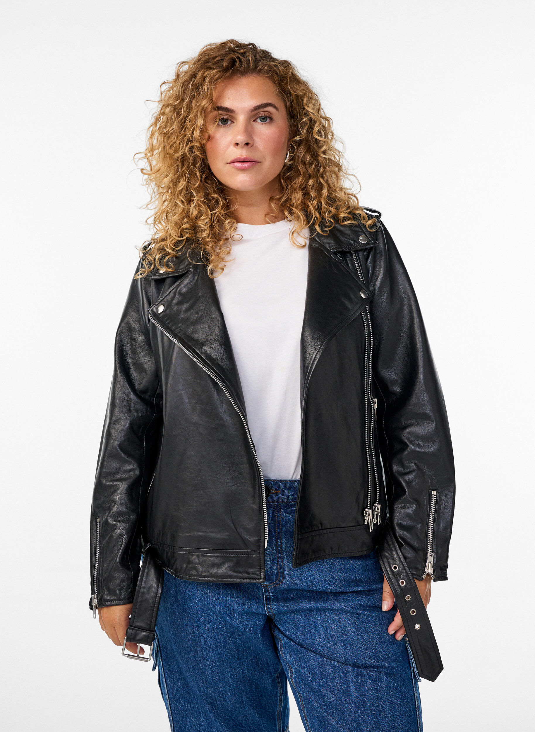 Zizzi Leren bikerjack met riem, Zwart, Model image number 0