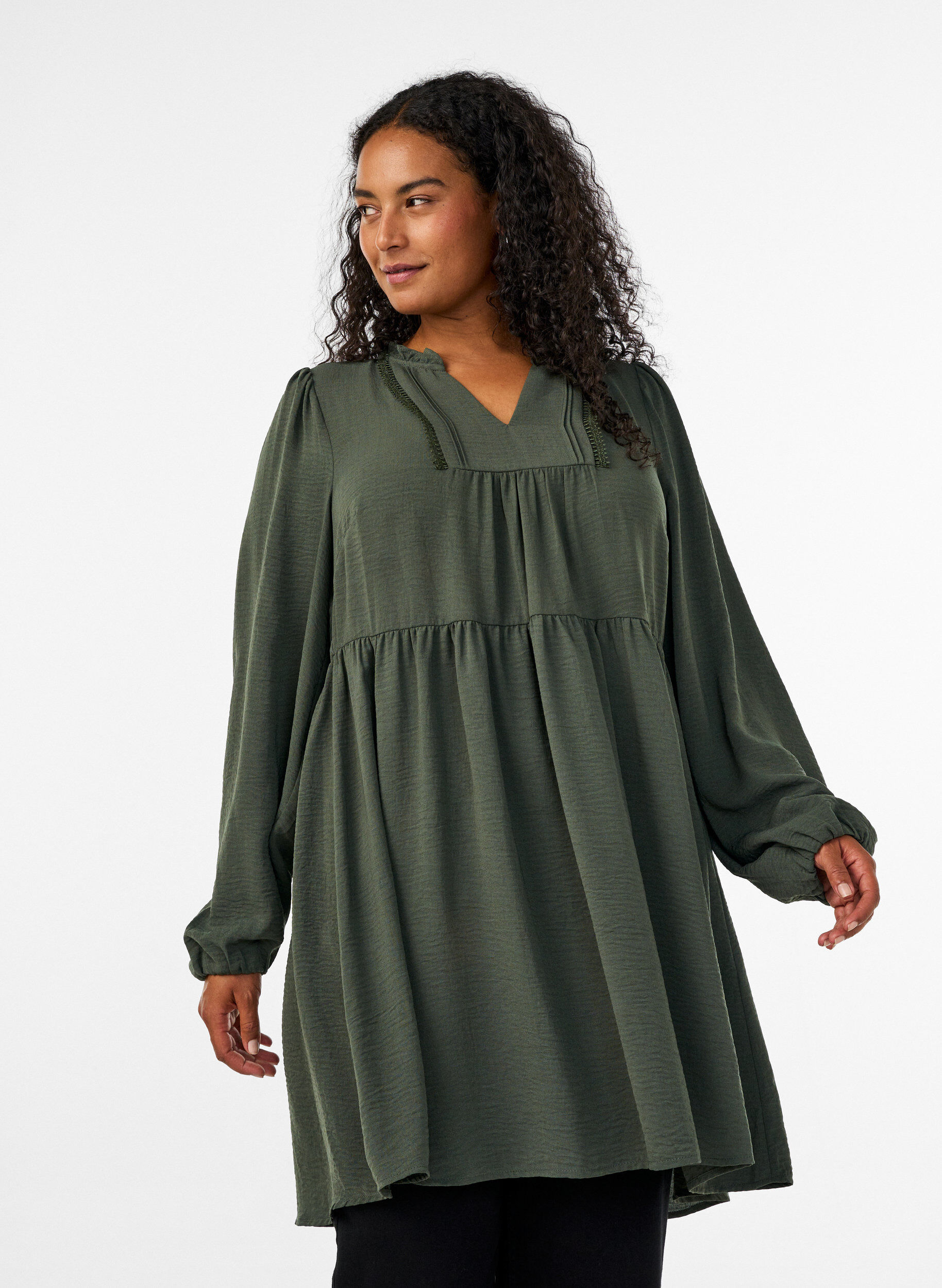 ZizziA-lijn jurk met een empirelijn, Groen, Model image number 0