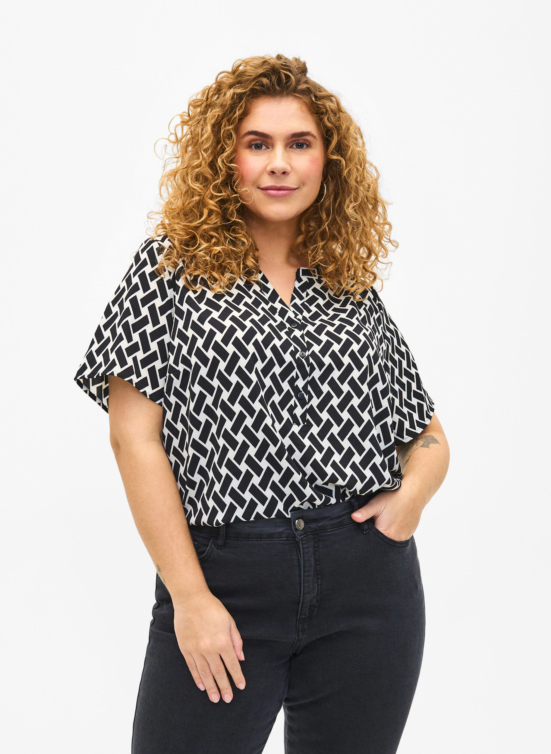 Zizzi Blouse met korte mouwen en v-halslijn, Zwart, Model image number 0