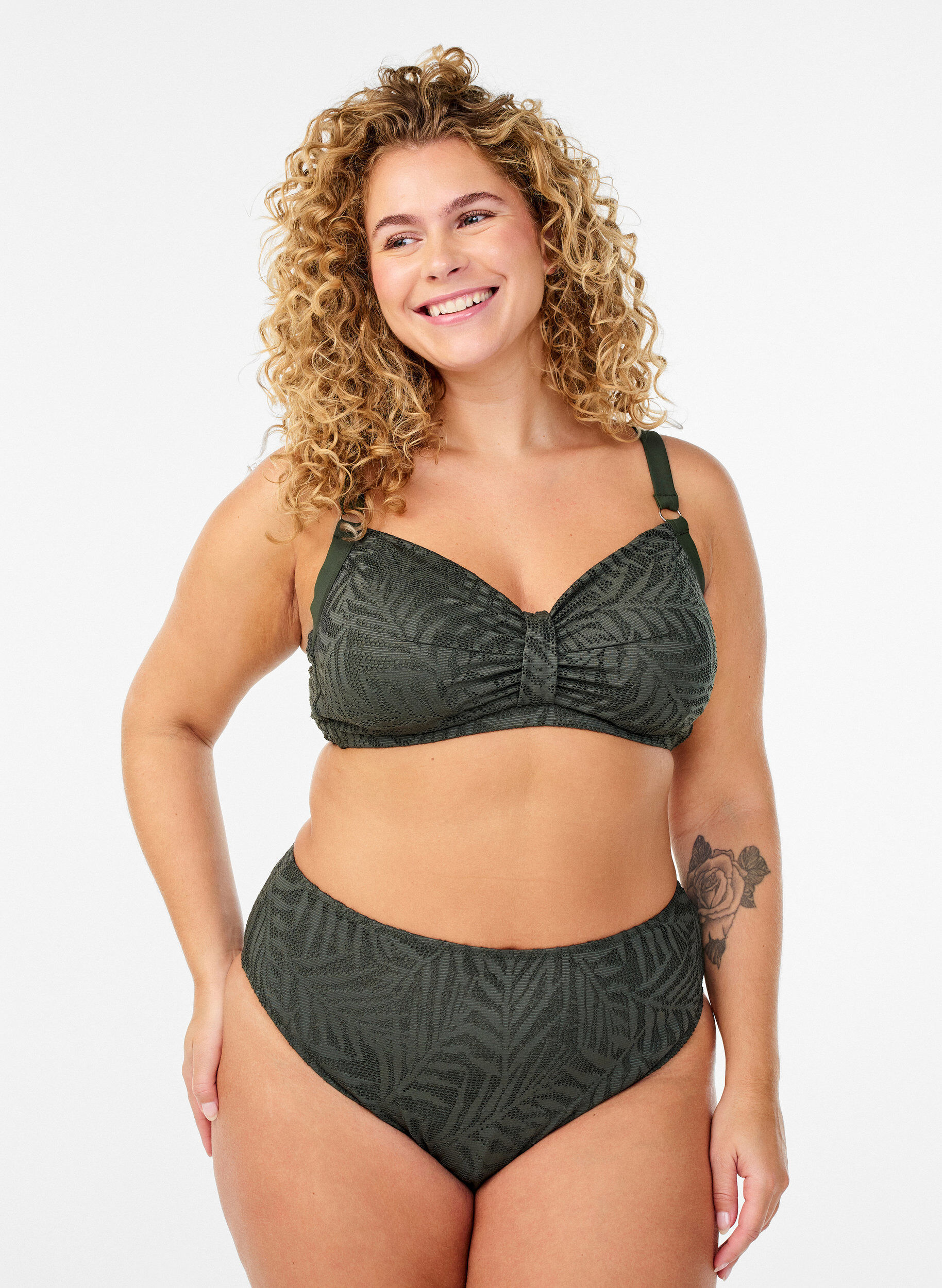 Zizzi Braziliaanse bikinislip in gestructureerd mesh, Groen, Model image number 0