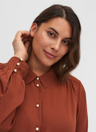 Plissé blouse met parelknopen, Sequoia, Model image number 2