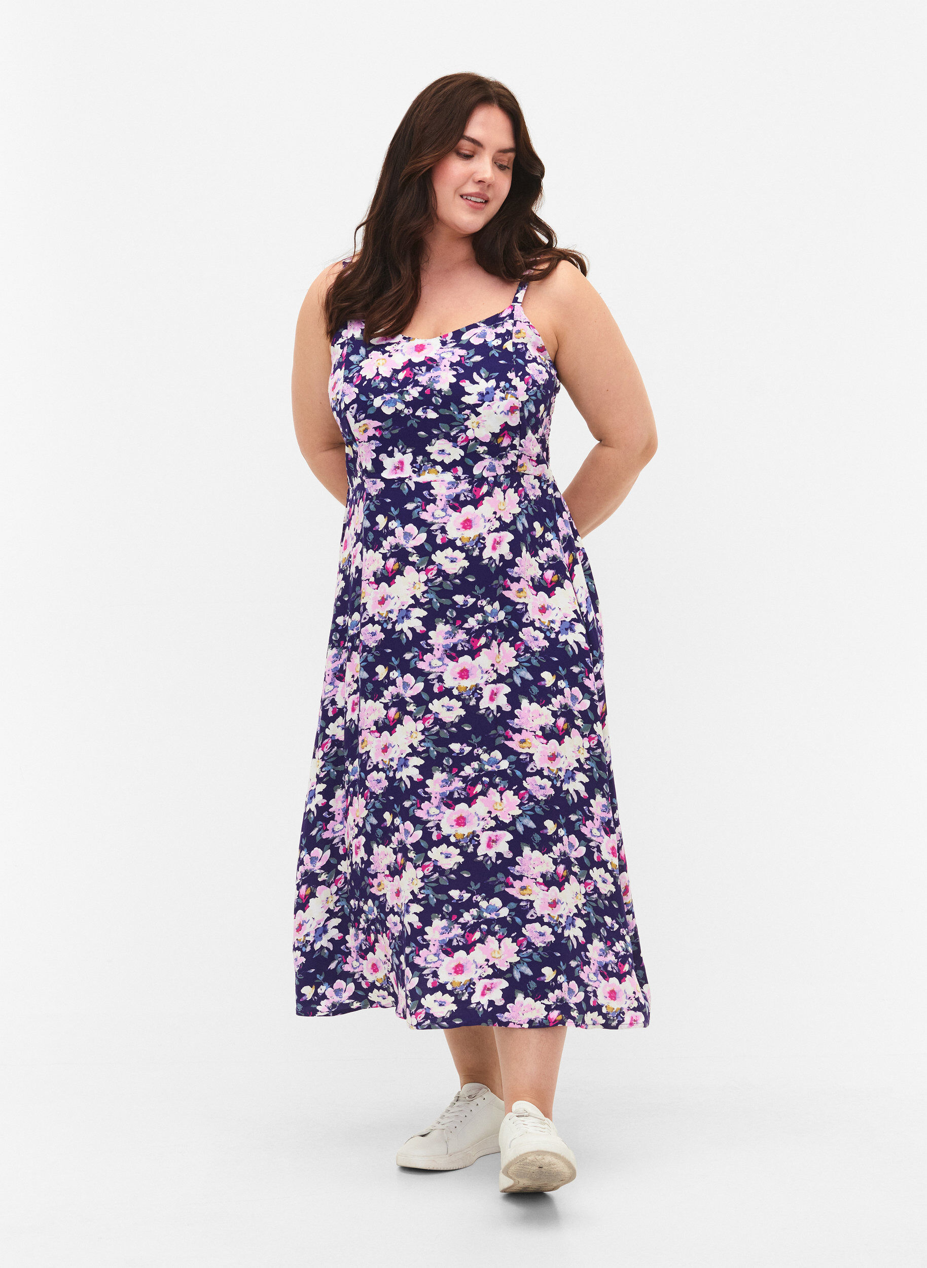 Zizzi Gebloemde viscose strappy jurk met smock, Blue Flower, Model image number 0