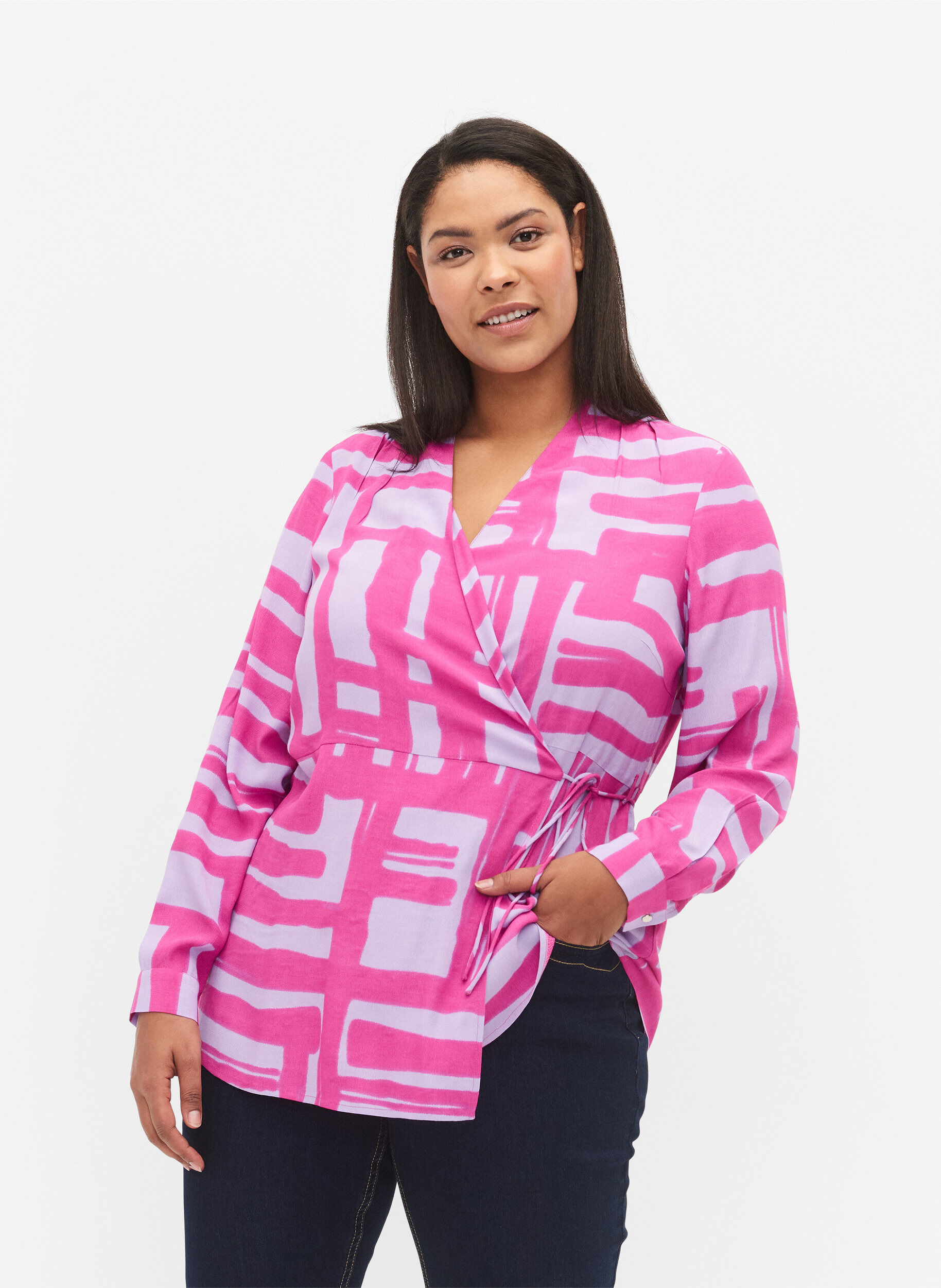 Zizzi Bedrukte wikkelblouse van viscose, Rose Violet AOP, Model image number 0