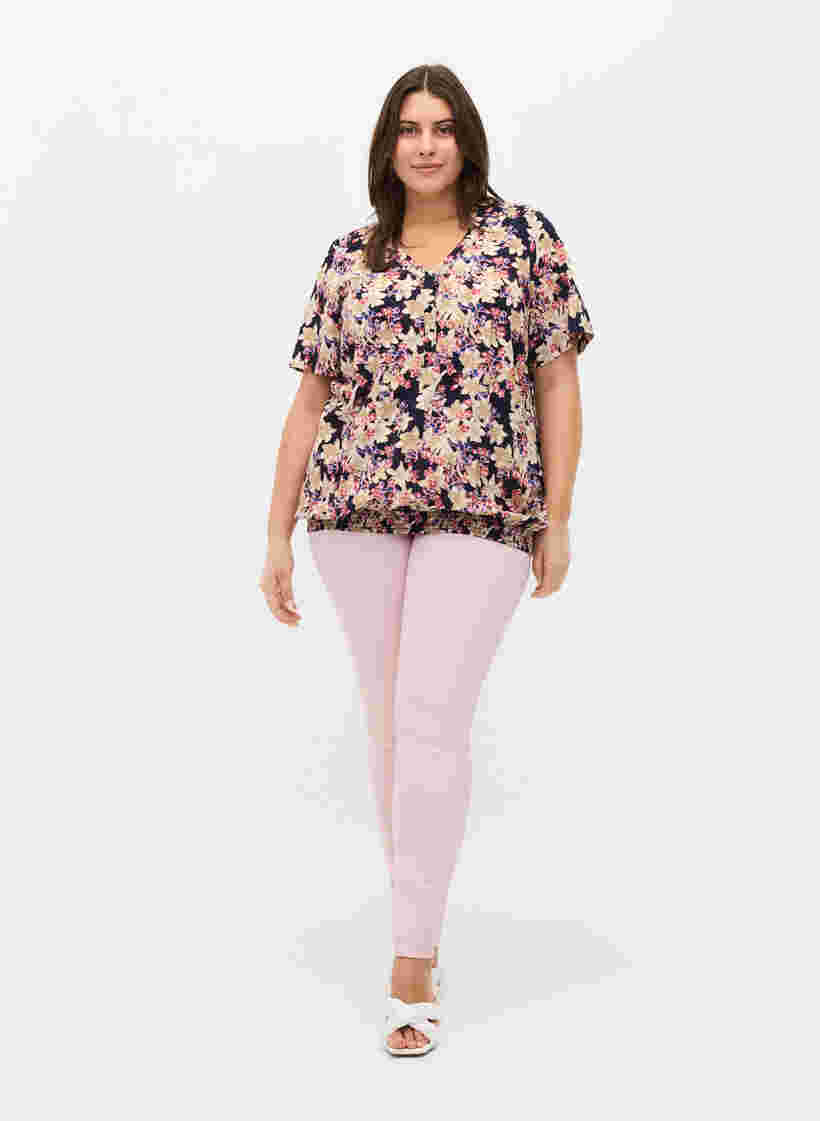 Super slim fit Amy jeans met hoge taille, Chalk Pink, Model