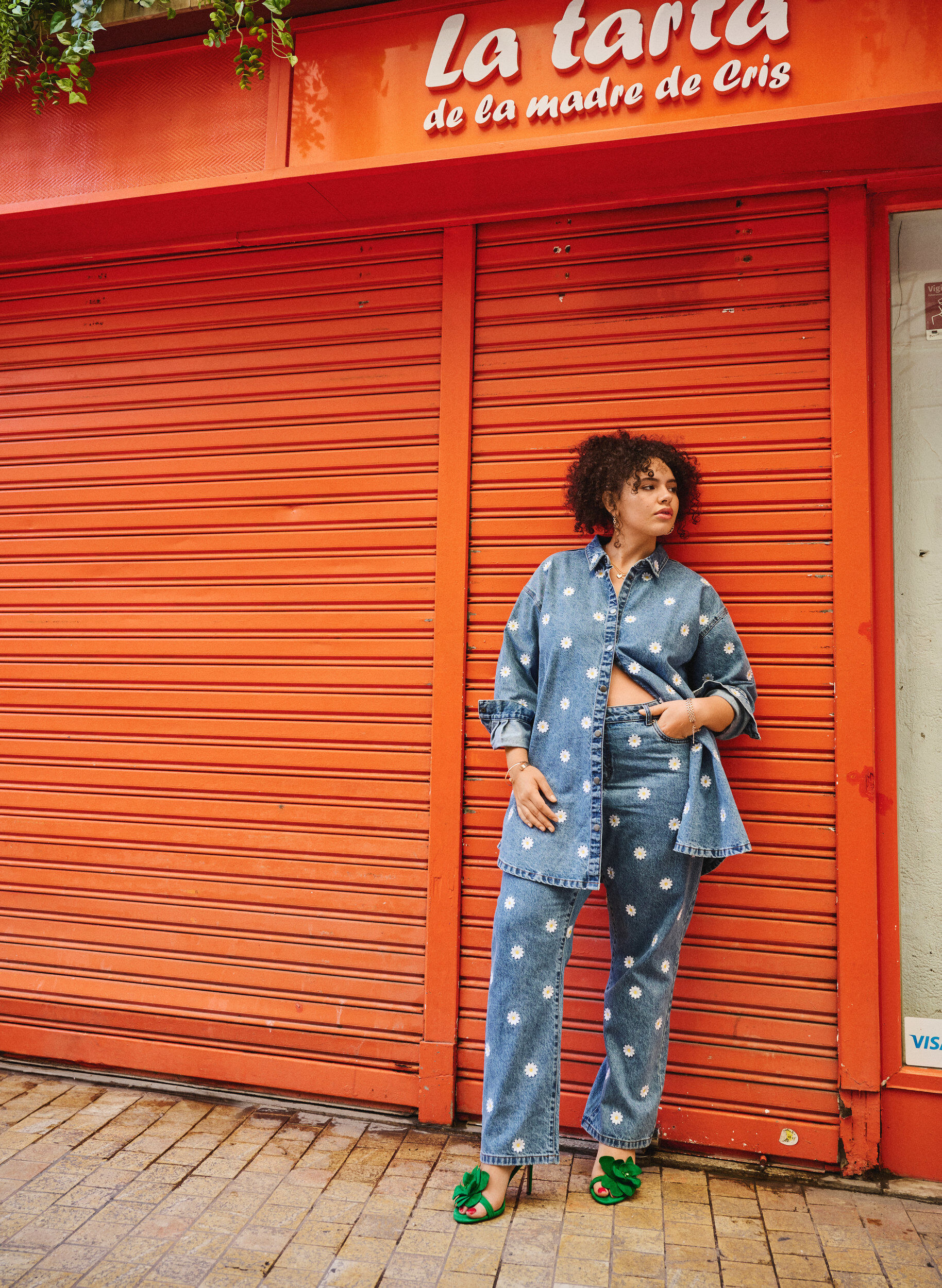 Zizzi Gemma jeans met hoge taille en madeliefjes, Blauw, Image image number 0