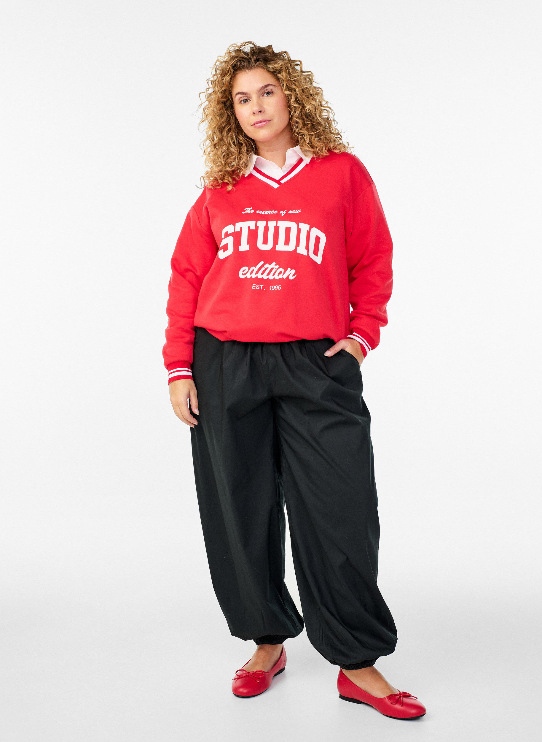 Zizzi Ballonbroek met zakken en een elastische tailleband, Zwart, Model image number 1