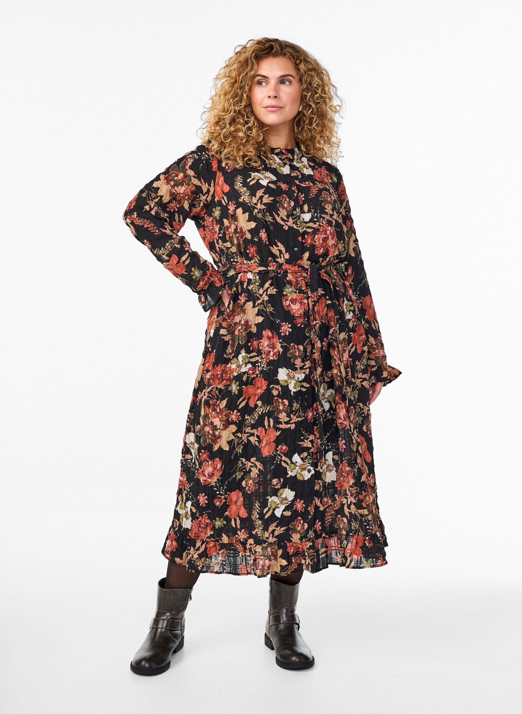 Zizzi Midi-jurk met bloemenprint en afneembare strikceintuur, Zwart, Model image number 0