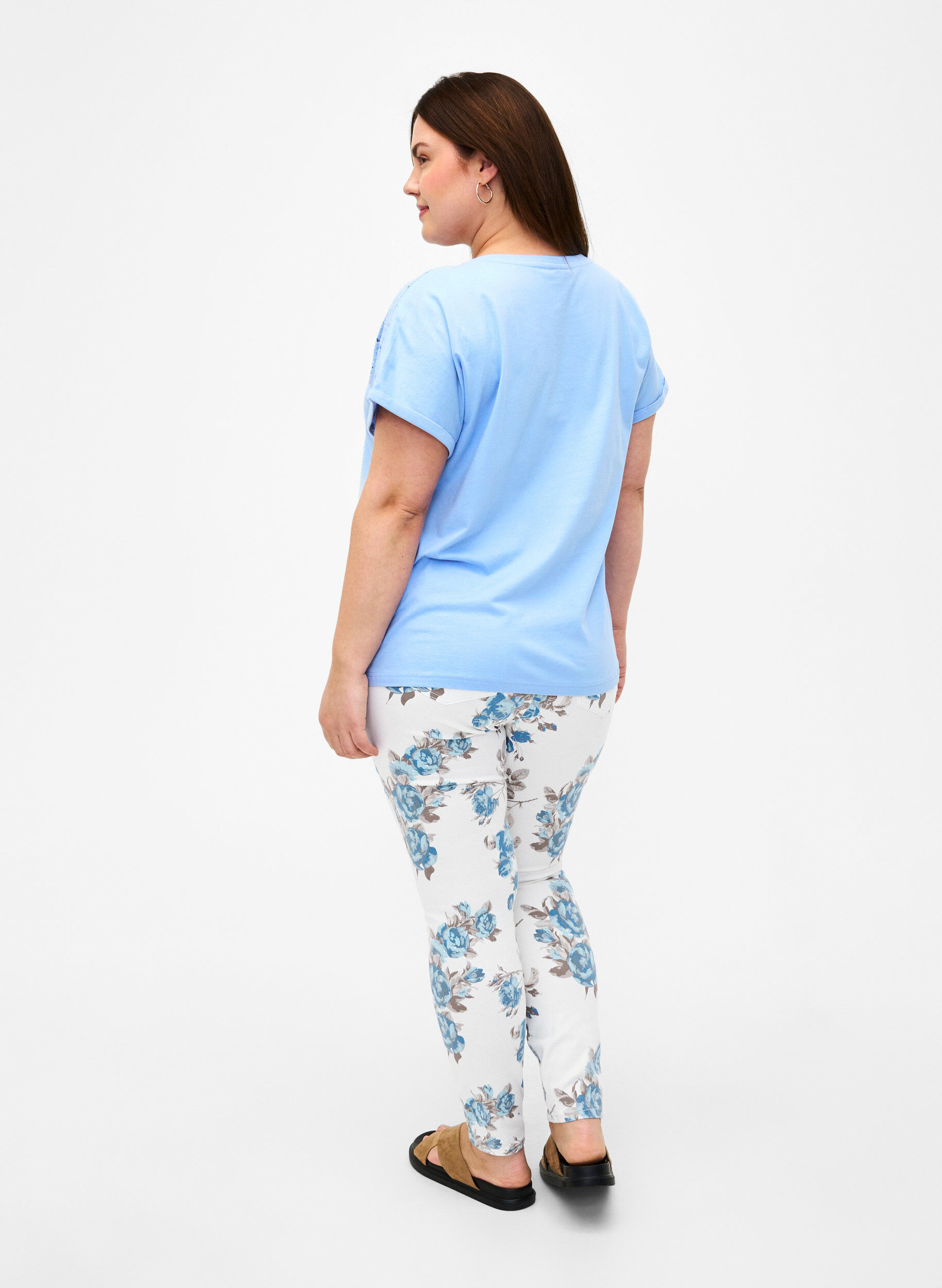 Zizzi Superslanke Amy jeans met bloemenprint, Wit, Model image number 1