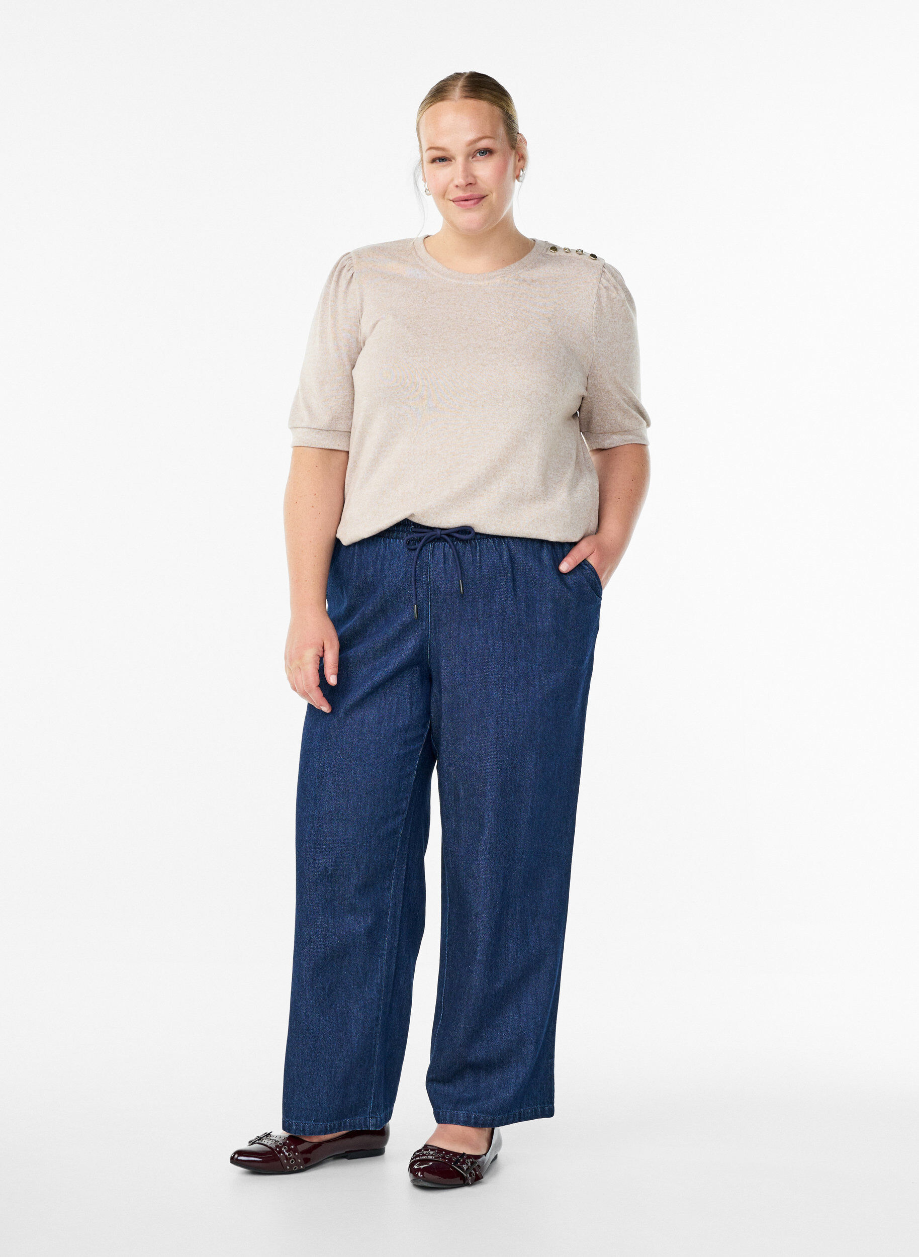 Zizzi Blouse met knoopdetail en korte pofmouwen, Beige, Model image number 1