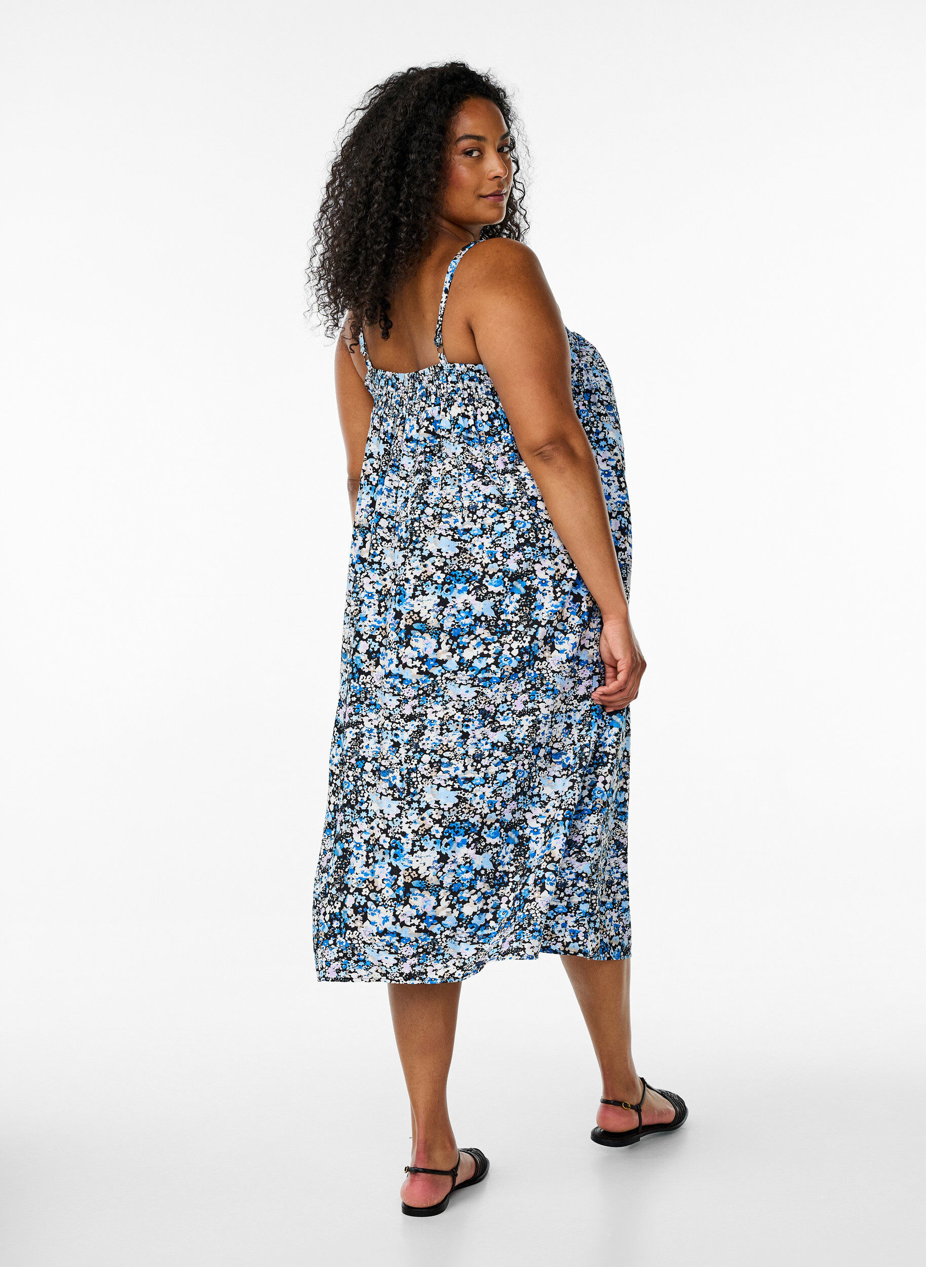 Zizzi Midi slip jurk van viscose, Zwart, Model image number 1