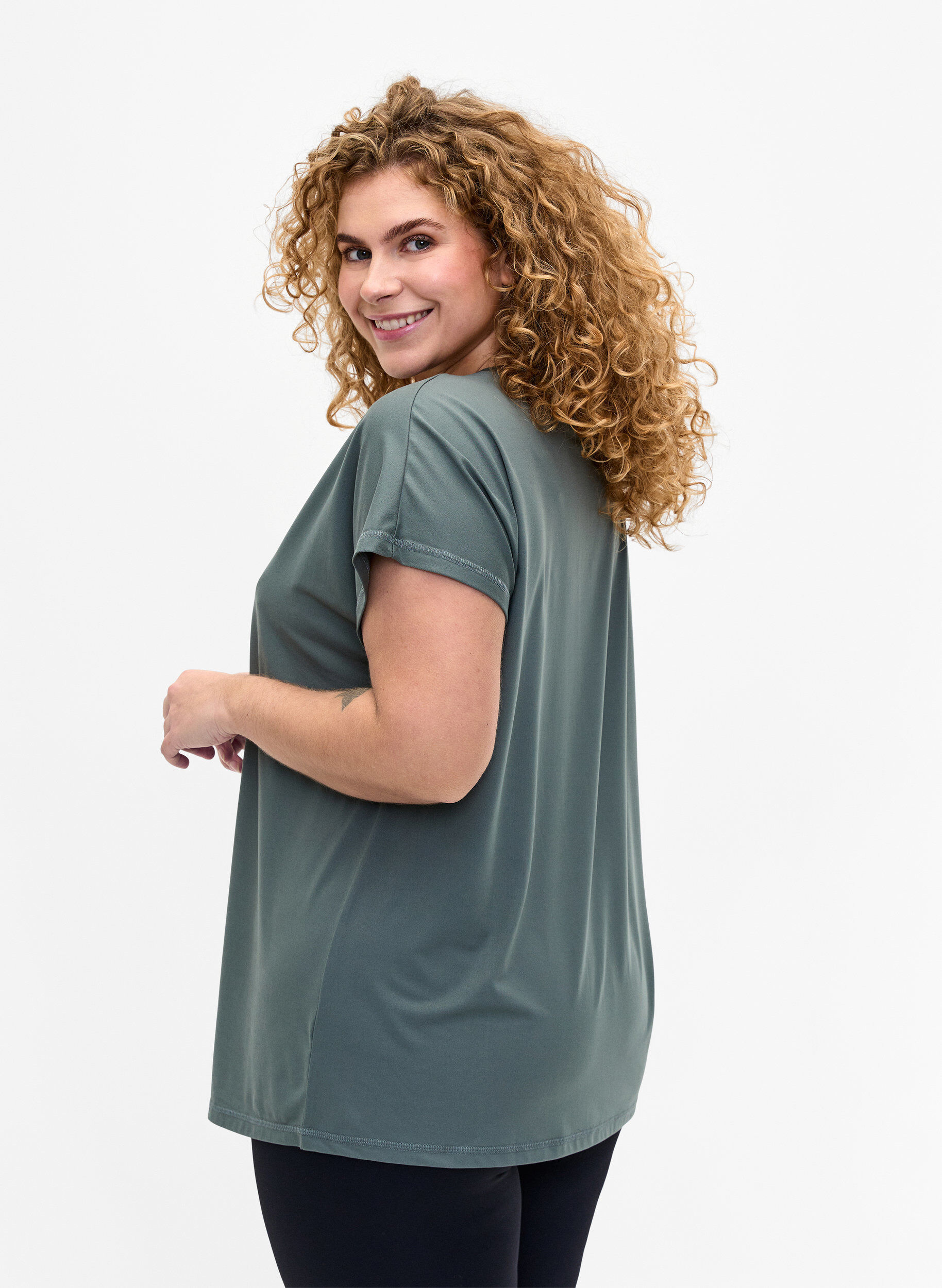 Zizzi Los trainings-T-shirt met v-hals, Balsam Green, Model image number 1