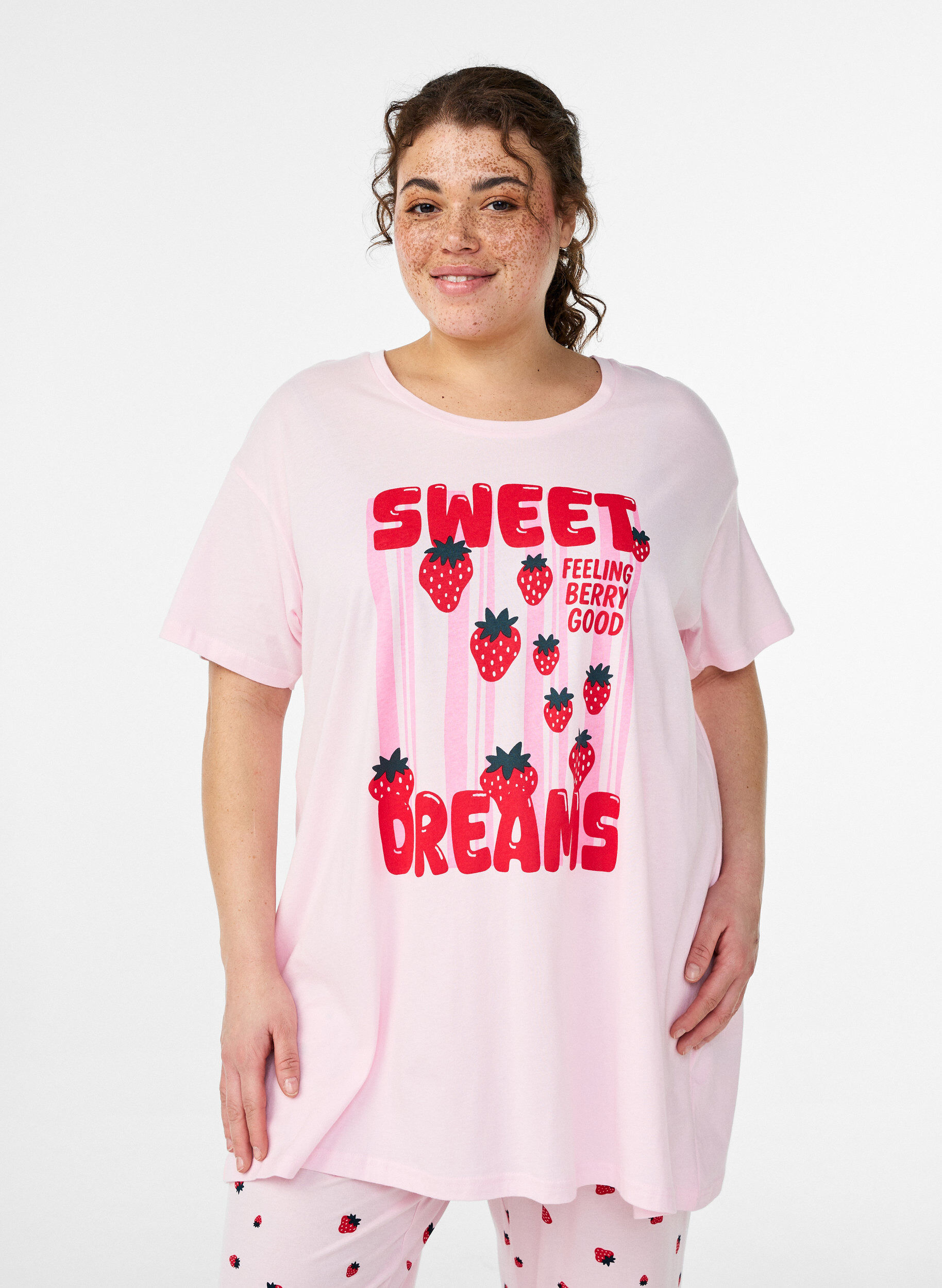 Zizzi Lang nachthemd-T-shirt in biologisch katoen met print, Rood, Model image number 0