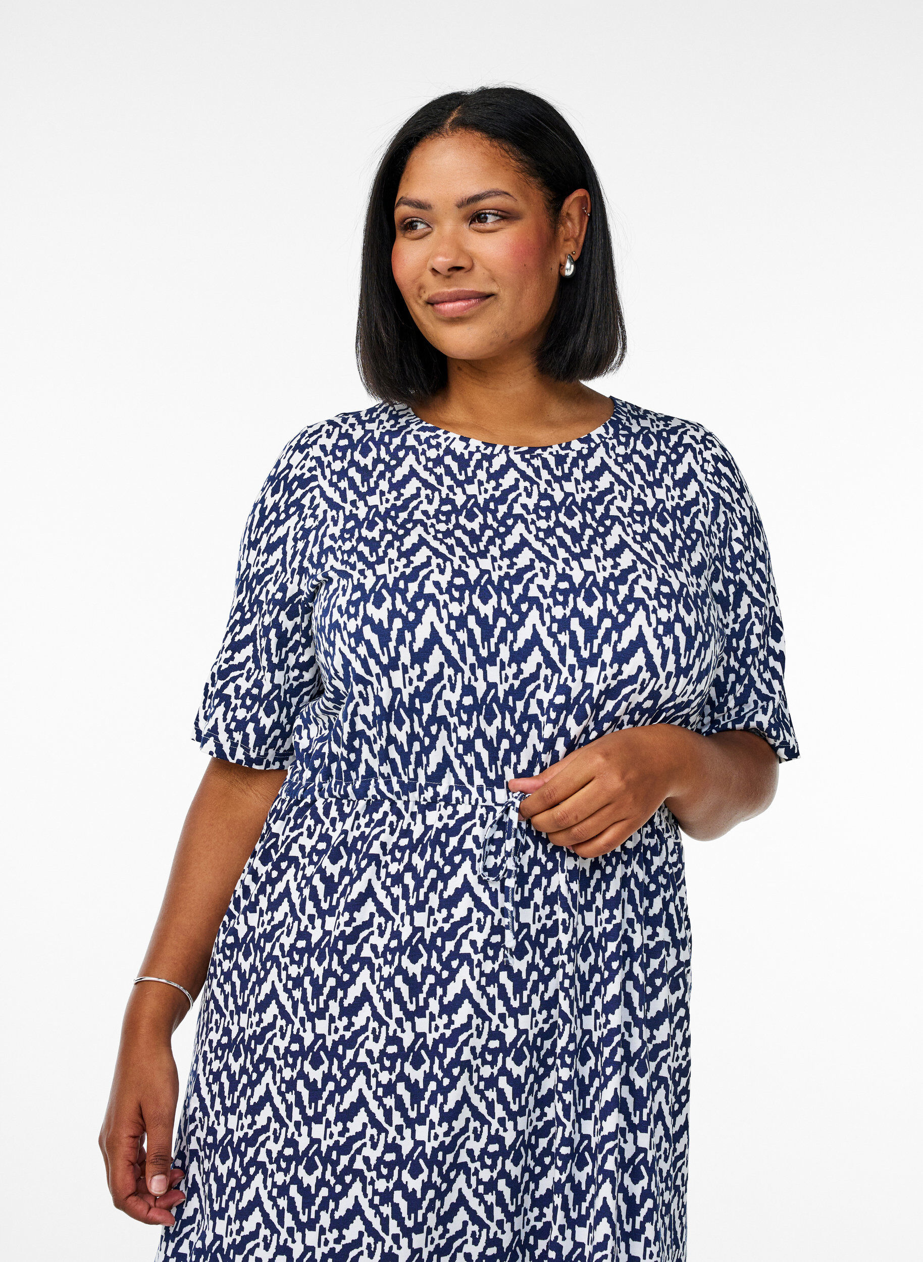Zizzi Jersey midi jurk met strikriem in de taille, Blauw, Model image number 2