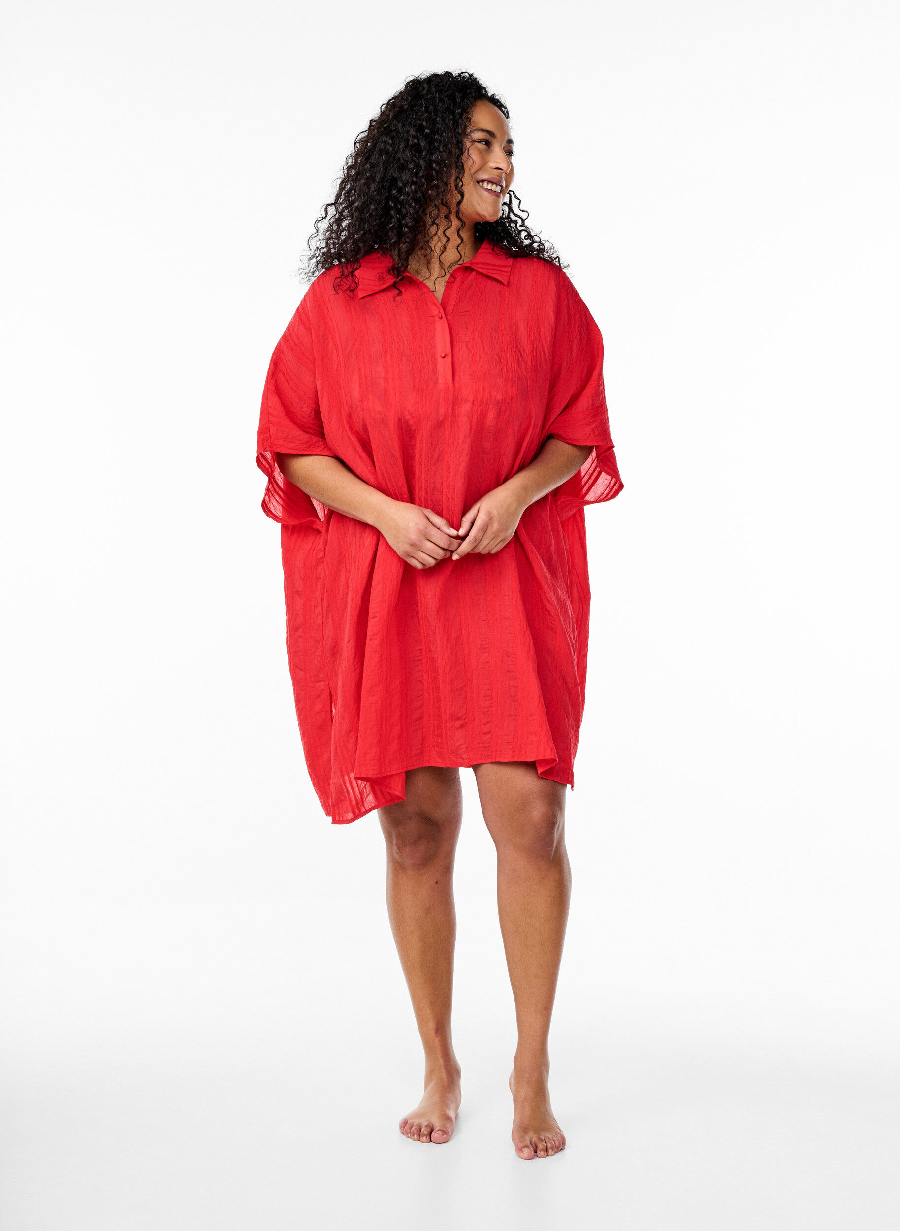 Zizzi Strand kaftan met kraag en knoopsluiting, Rood, Model image number 1
