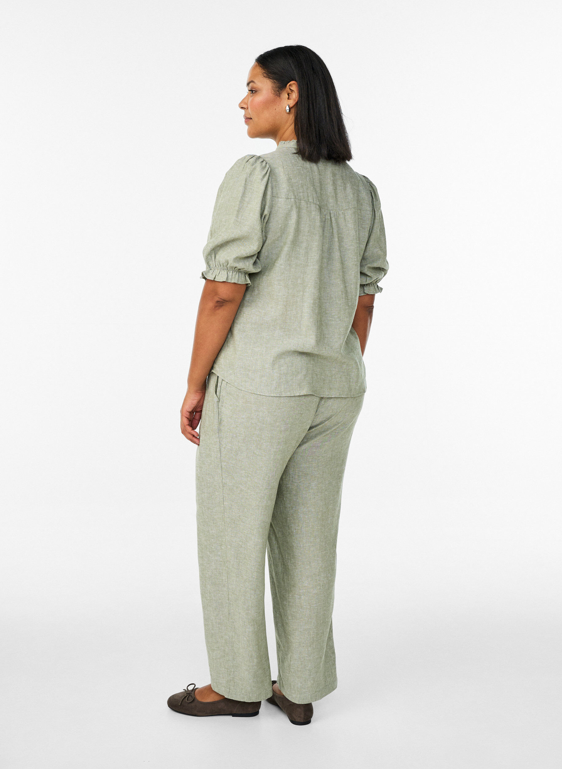 Zizzi Linnen en viscose broek met losse pasvorm, Groen, Model image number 2