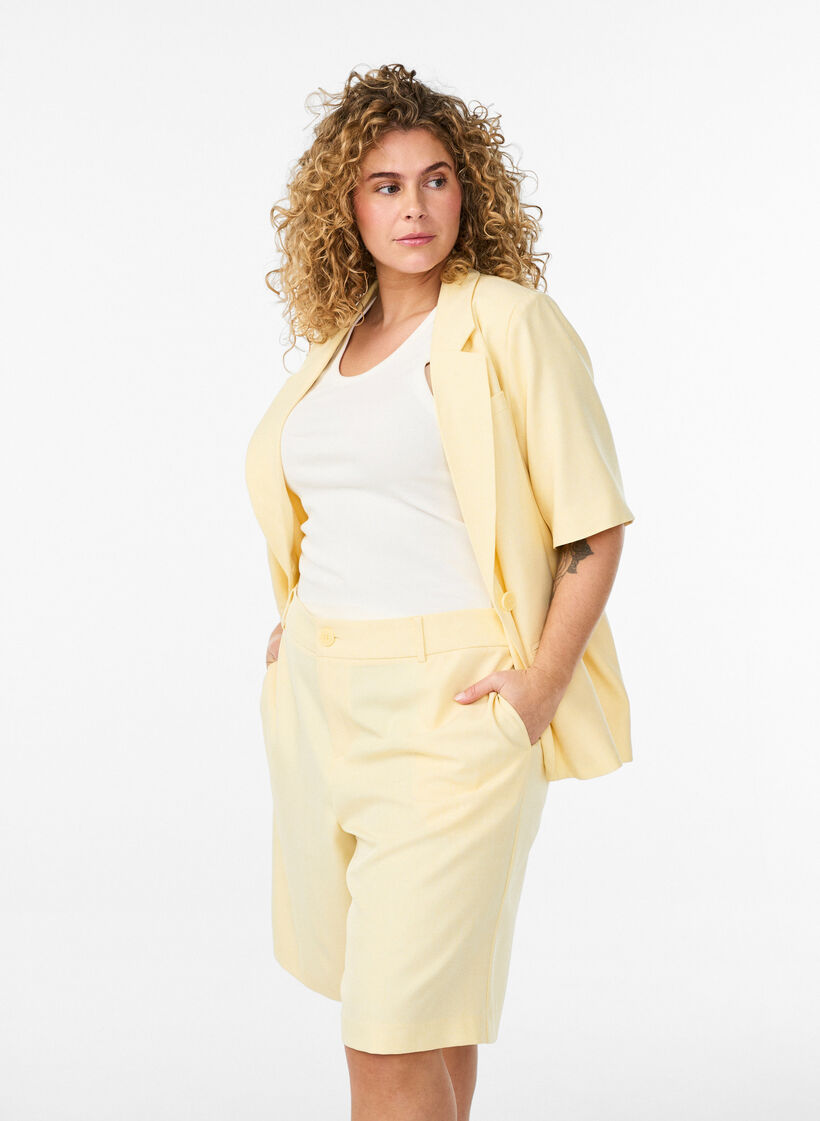 Losse Bermuda-shorts met hoge taille, Geel, Model image number 0