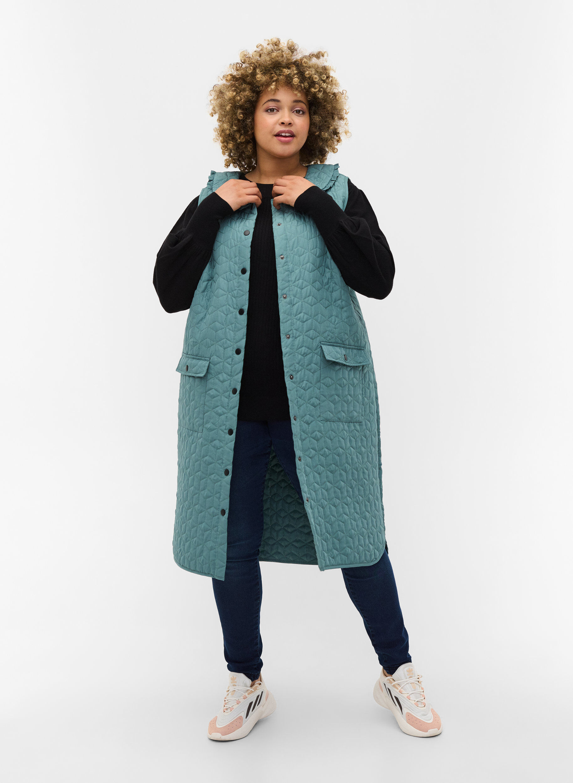 Zizzi Lang gewatteerd vest met kraag en ruches, Sagebrush Green, Model image number 2