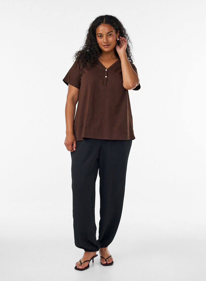 T-shirt met knoopdetail, Bruin, Model image number 1