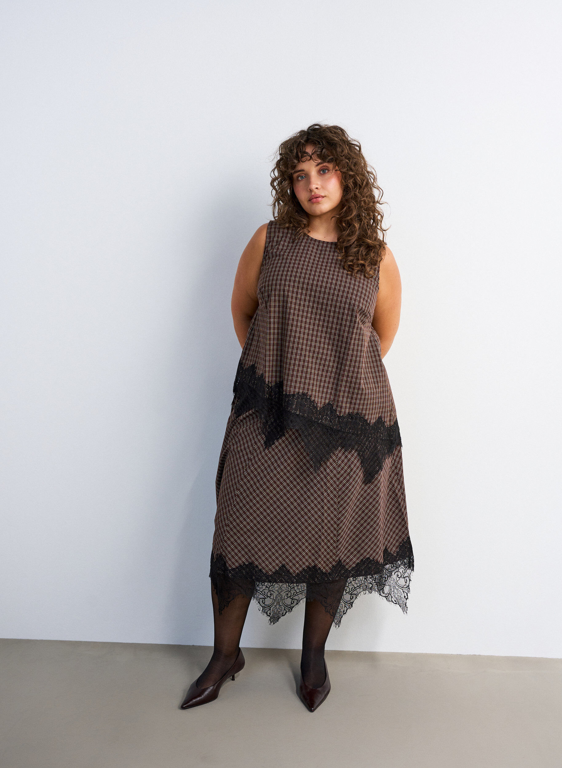 ZizziGeruite top met asymmetrische kanten afwerking, Bruin, Model image number 1