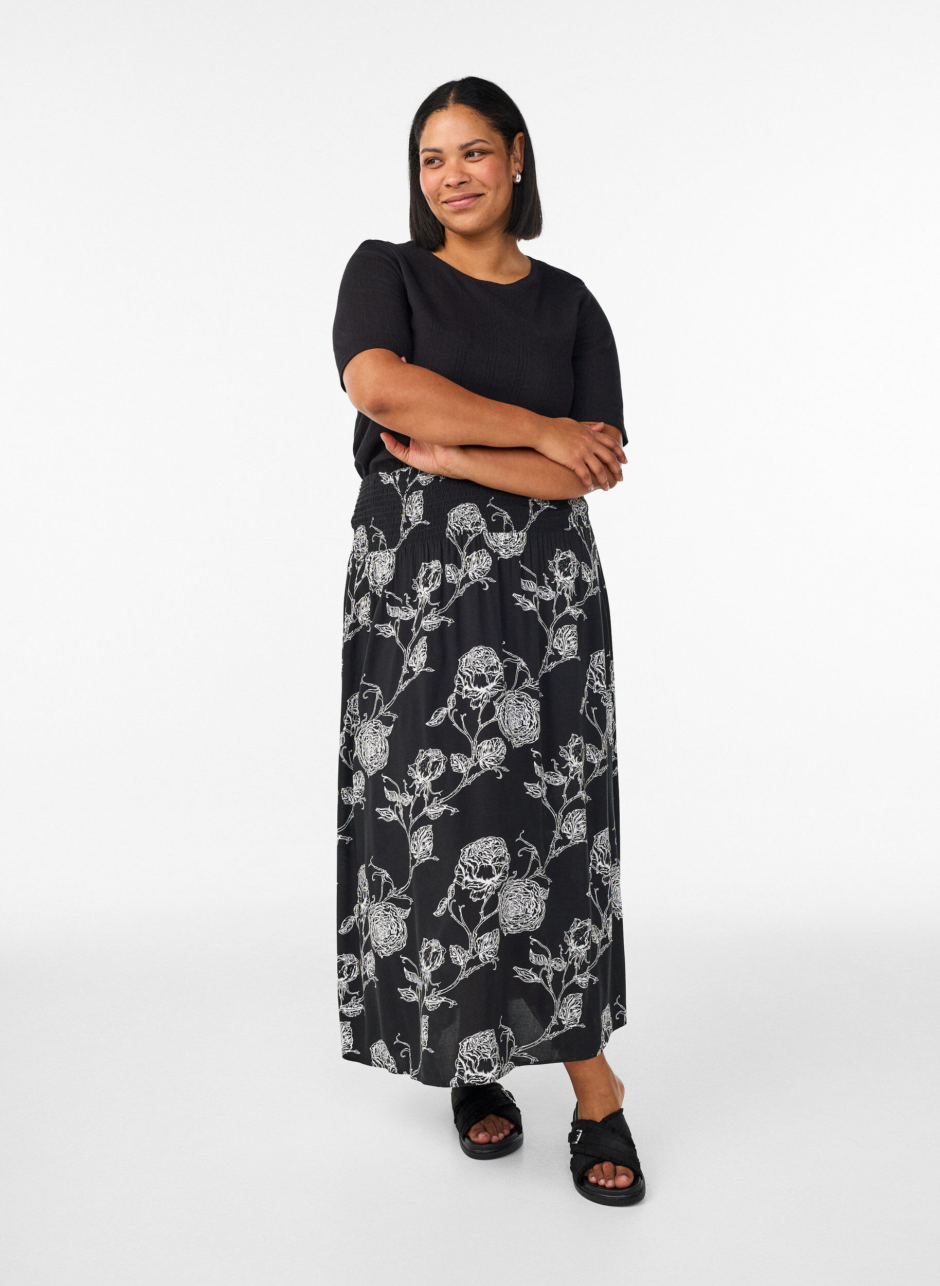 Zizzi Viscose maxi-rok met smock, Zwart, Model image number 0