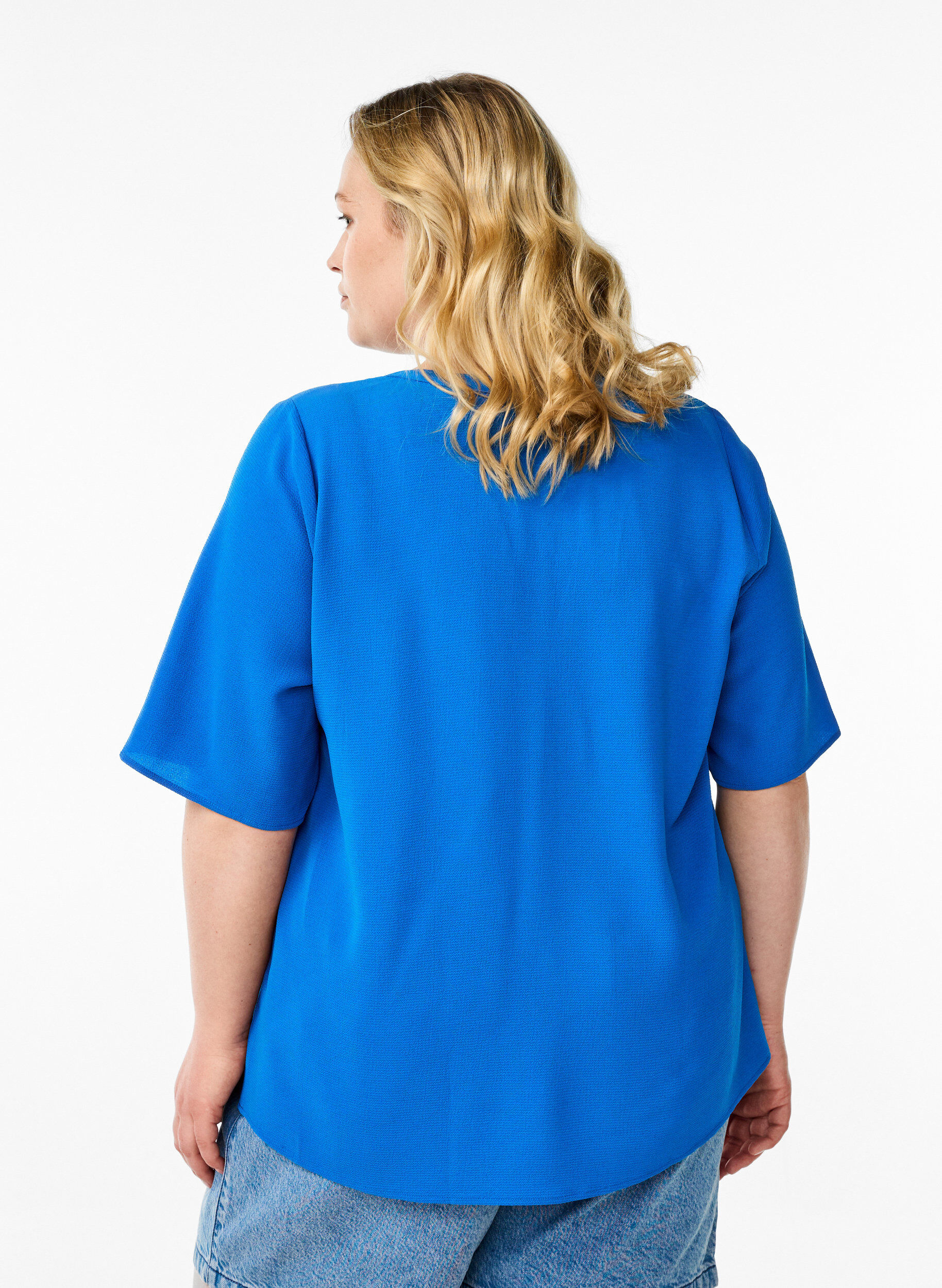 Zizzi Blouse met korte mouwen en V-hals, Blauw, Model image number 2