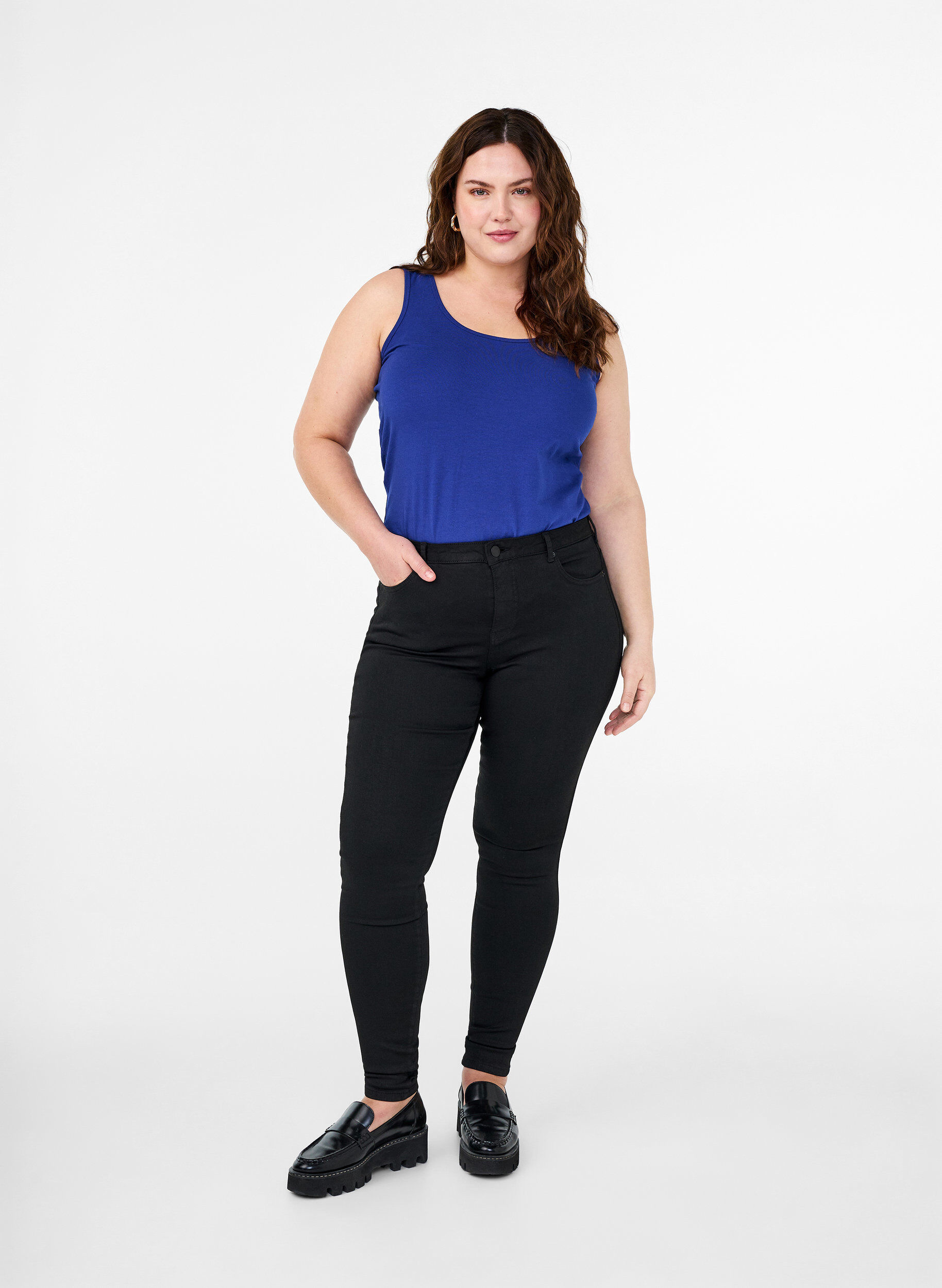 ZizziSolide kleur basis top in katoen, Blauw, Model image number 1