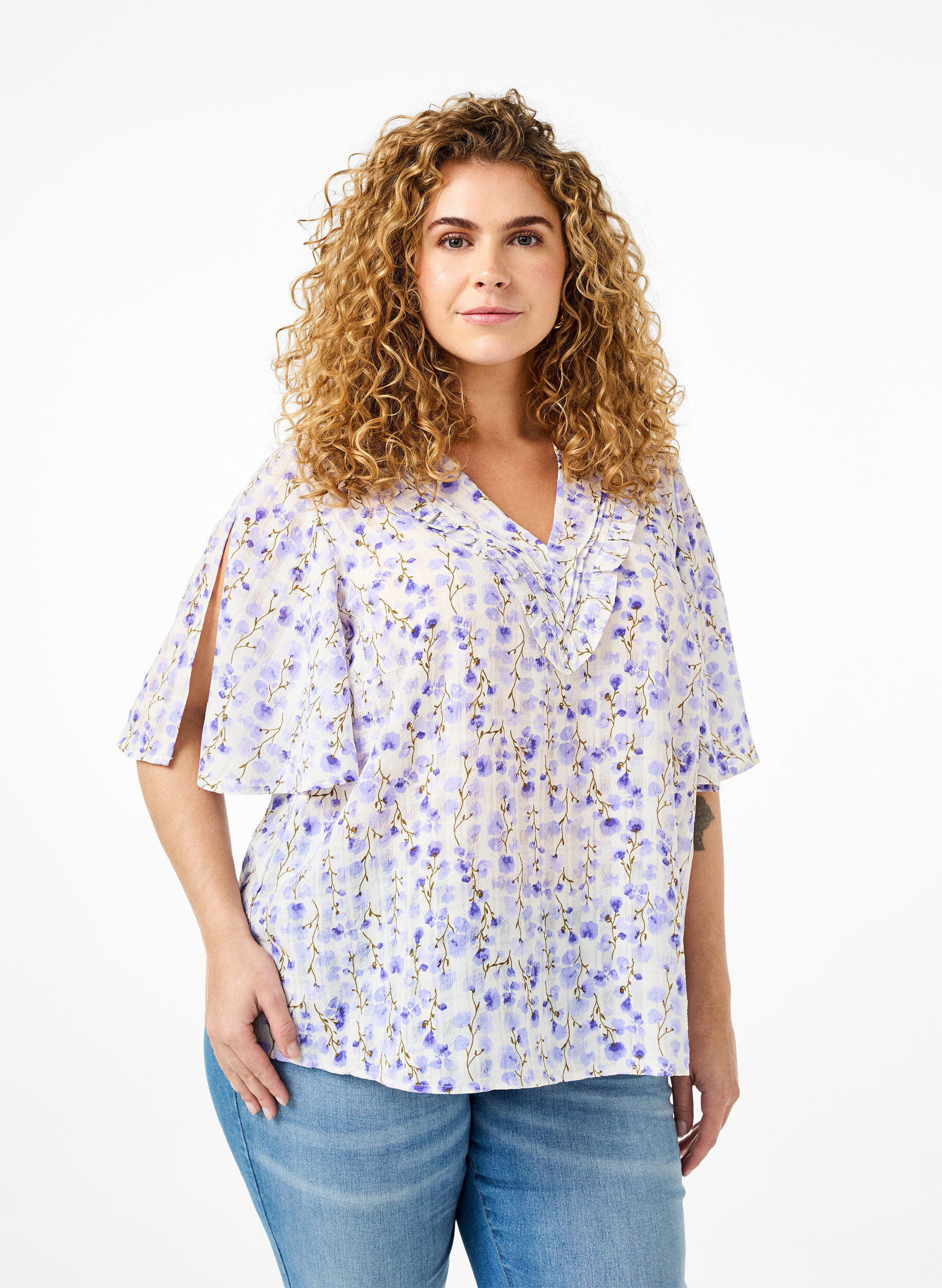 Blouse met V-hals, korte mouwen en bloemenprint, Wit, Model