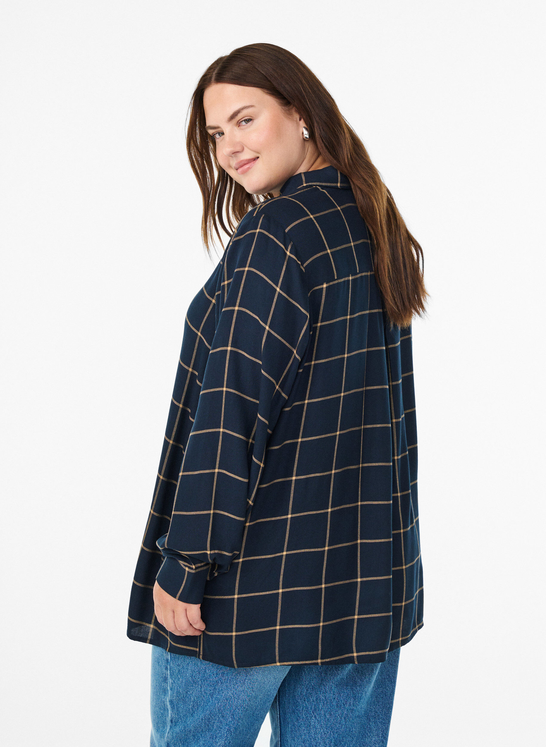 Zizzi Geruite oversized katoenen shirt, Blauw, Model image number 2