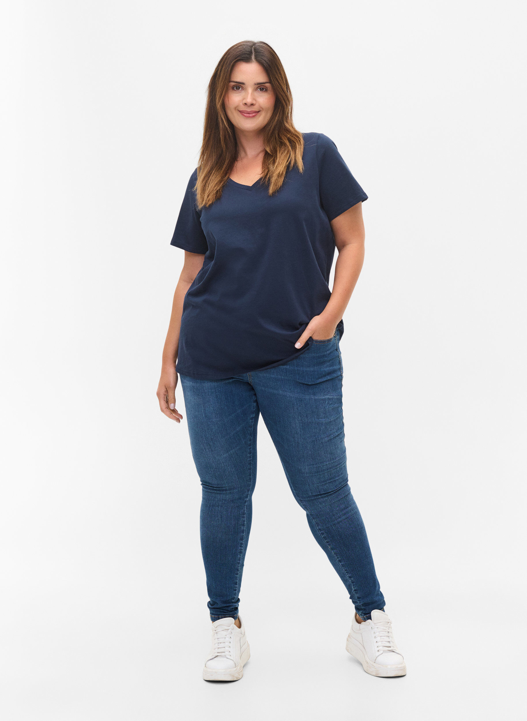 Zizzi Set van 2 basic t-shirts in katoen, Navy B/B White, Model image number 2