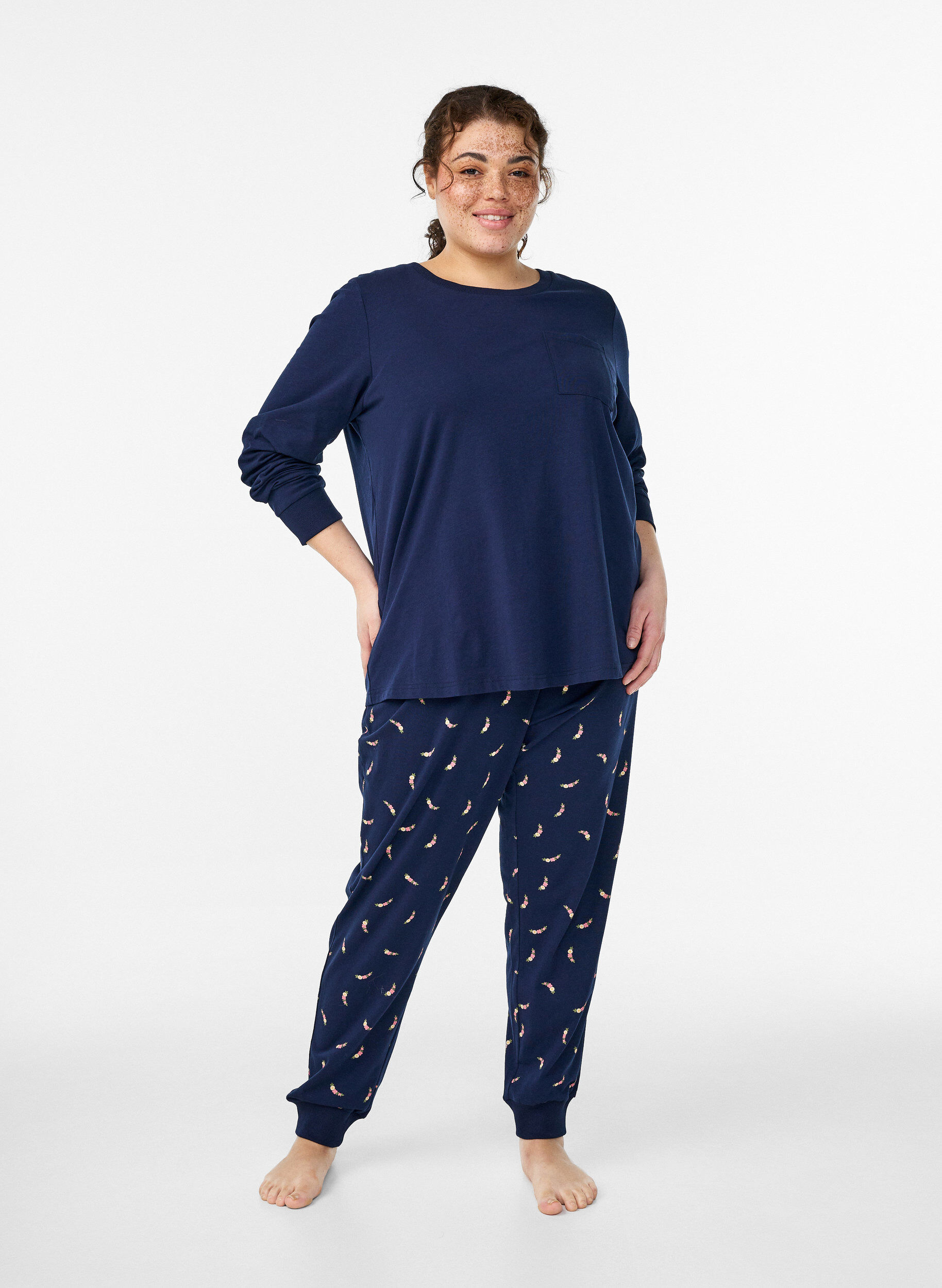 Zizzi Pyjamatop met lange mouwen in zachte katoenen jersey, Blauw, Model image number 1