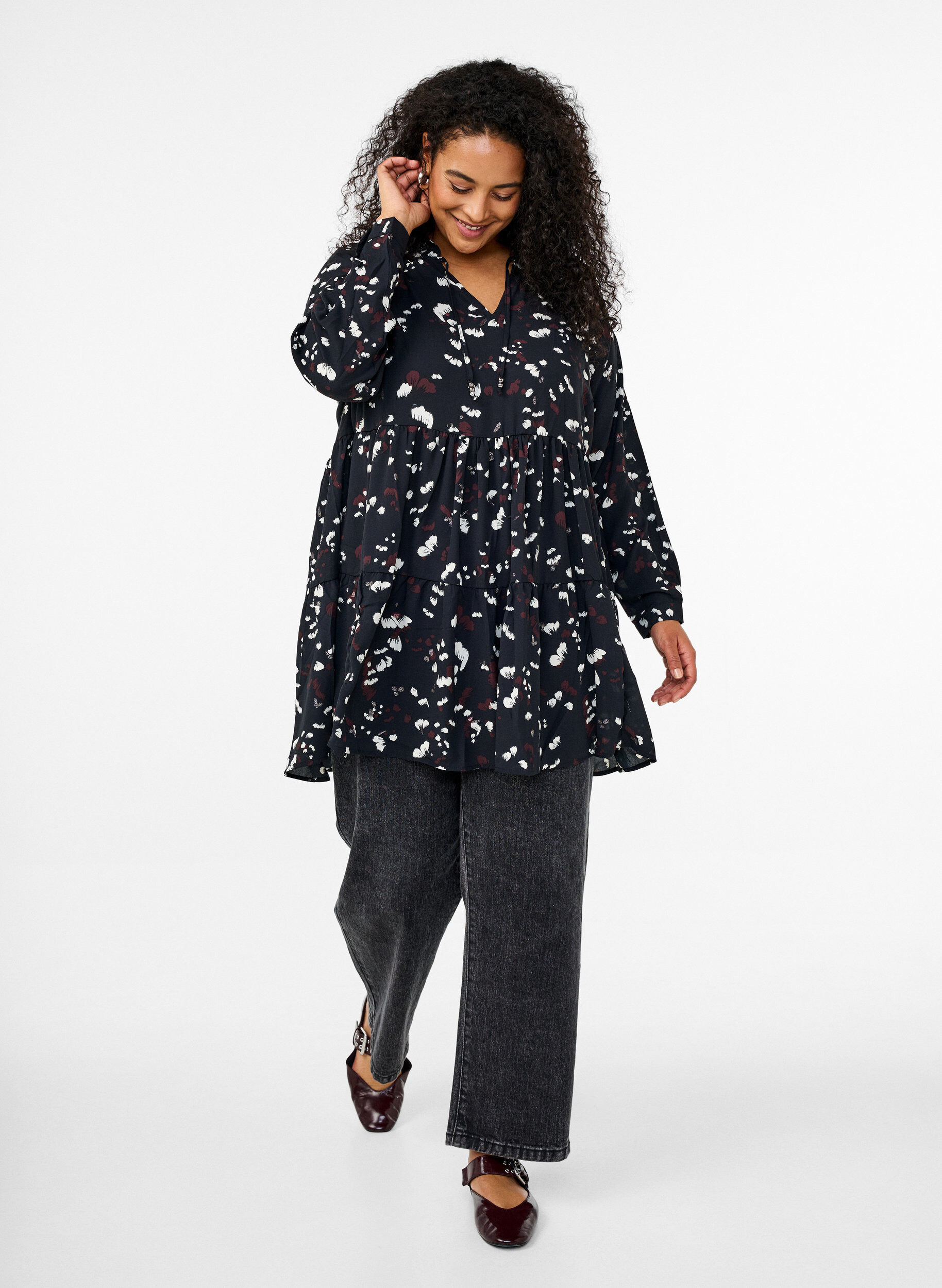 Zizzi Tuniek met print en een ruchekraag, Black AOP Print, Model image number 2