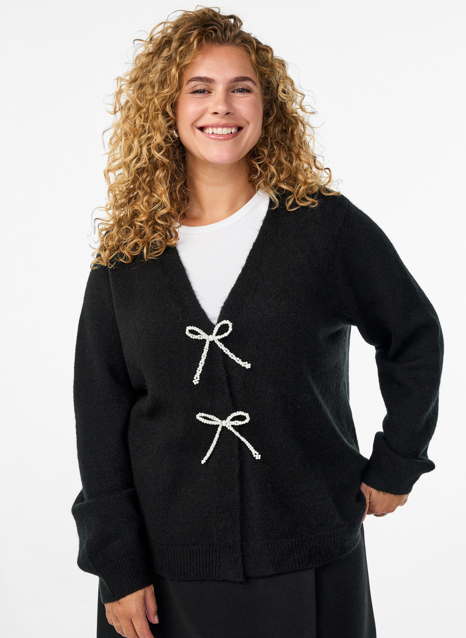 Zizzi Gebreide cardigan met parelknopen, Zwart, Model image number 0