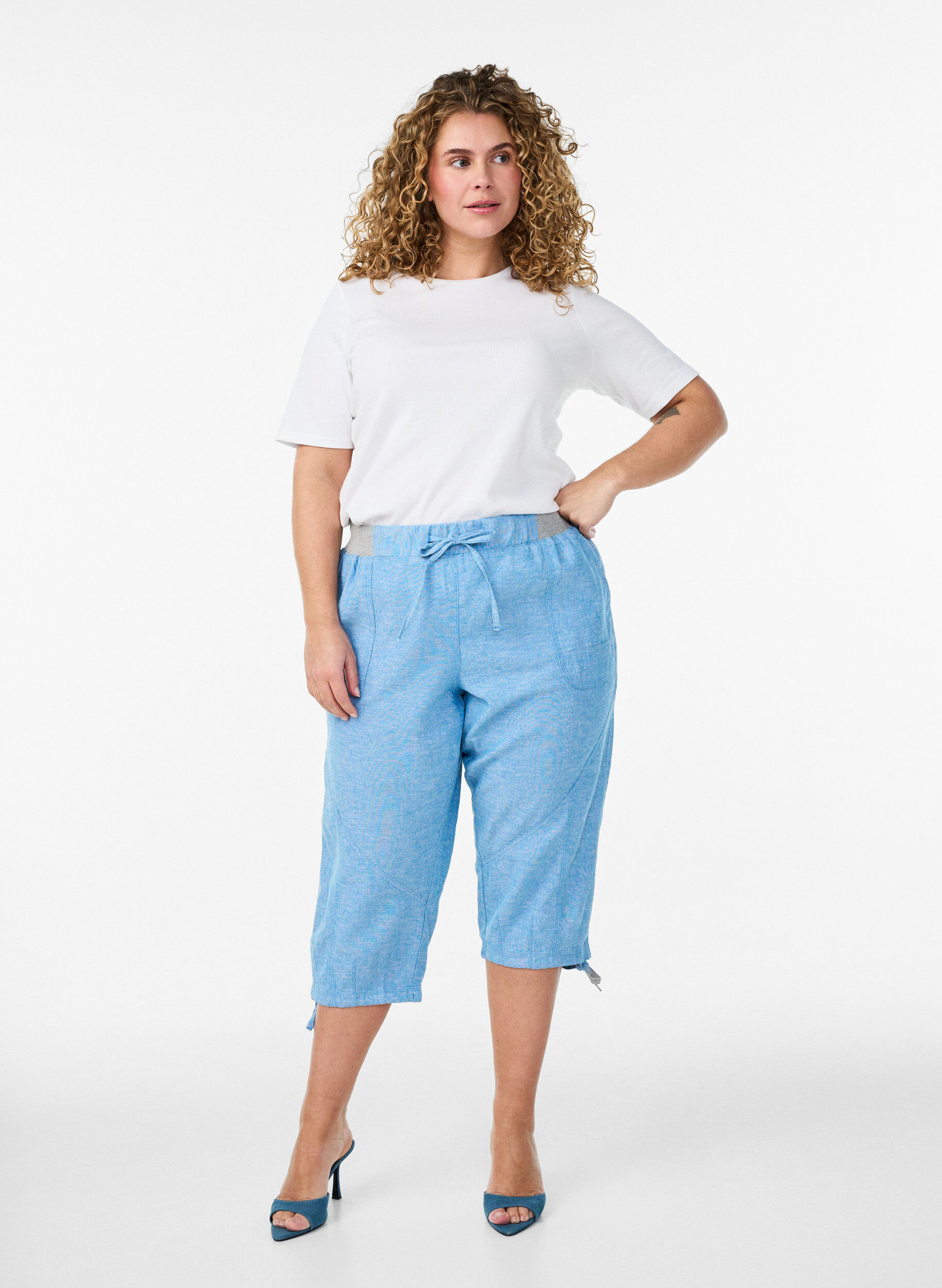 Zizzi Capribroek van katoen en linnen met elastische taille en strikkoord, Blauw, Model image number 0