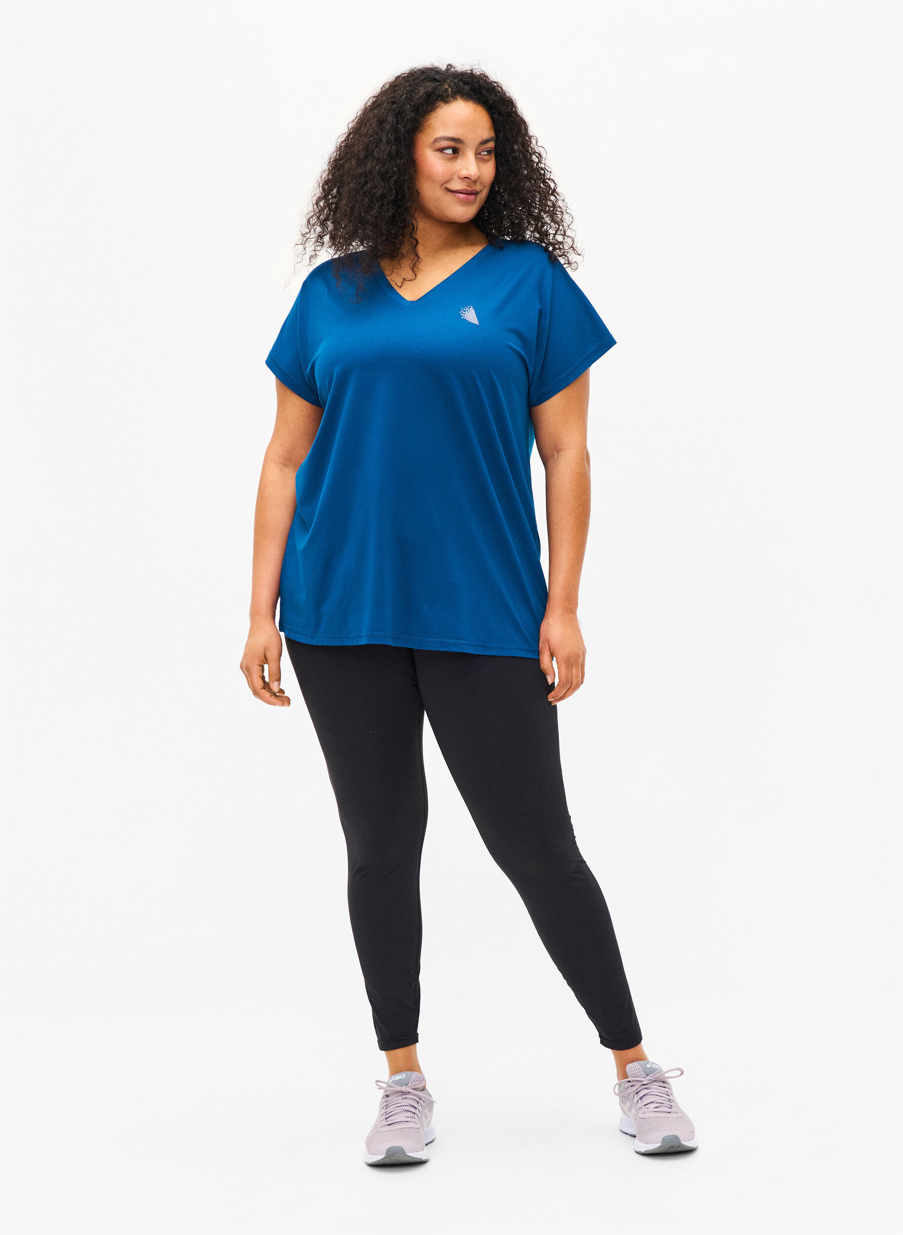 Zizzi Los trainings-T-shirt met v-hals, Blue Opal, Model image number 2