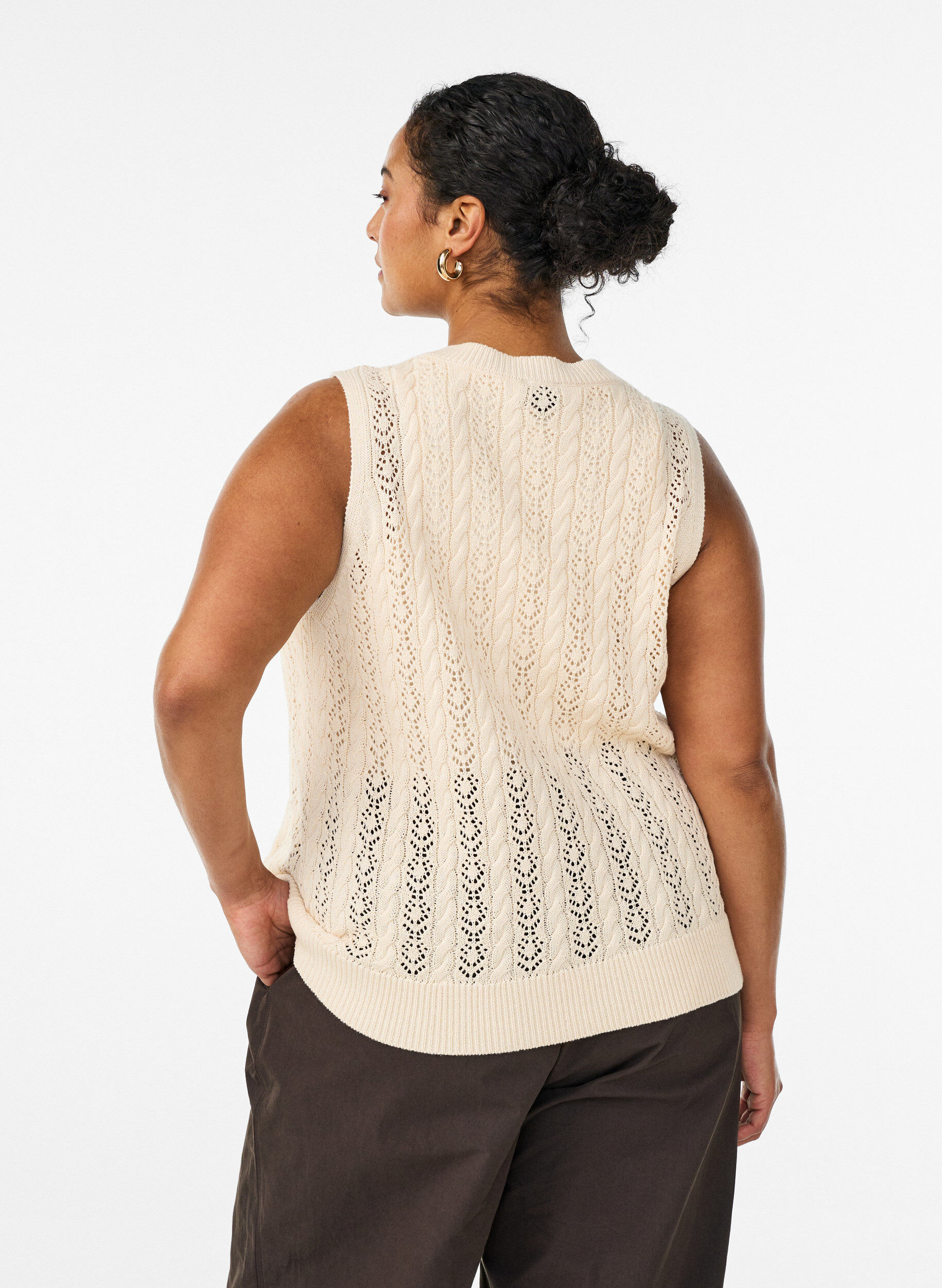 Zizzi Gebreide vest met ajourborduursel en striksluiting, Beige, Model image number 2