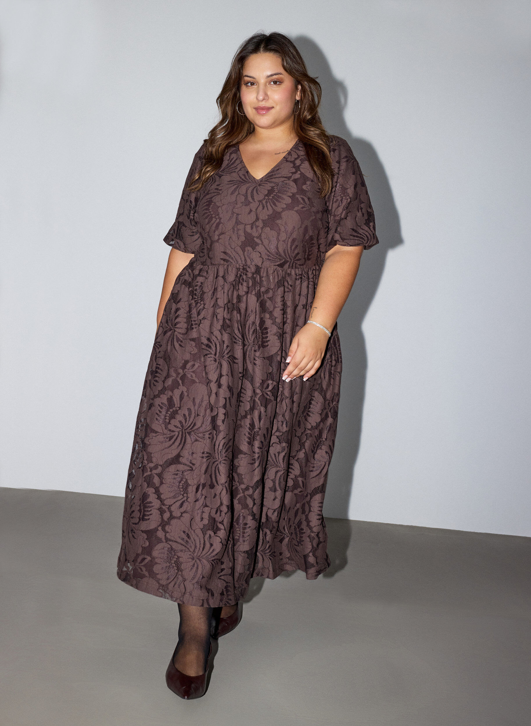 ZizziMidi-jurk met bloemenjacquard, Bruin, Model image number 0