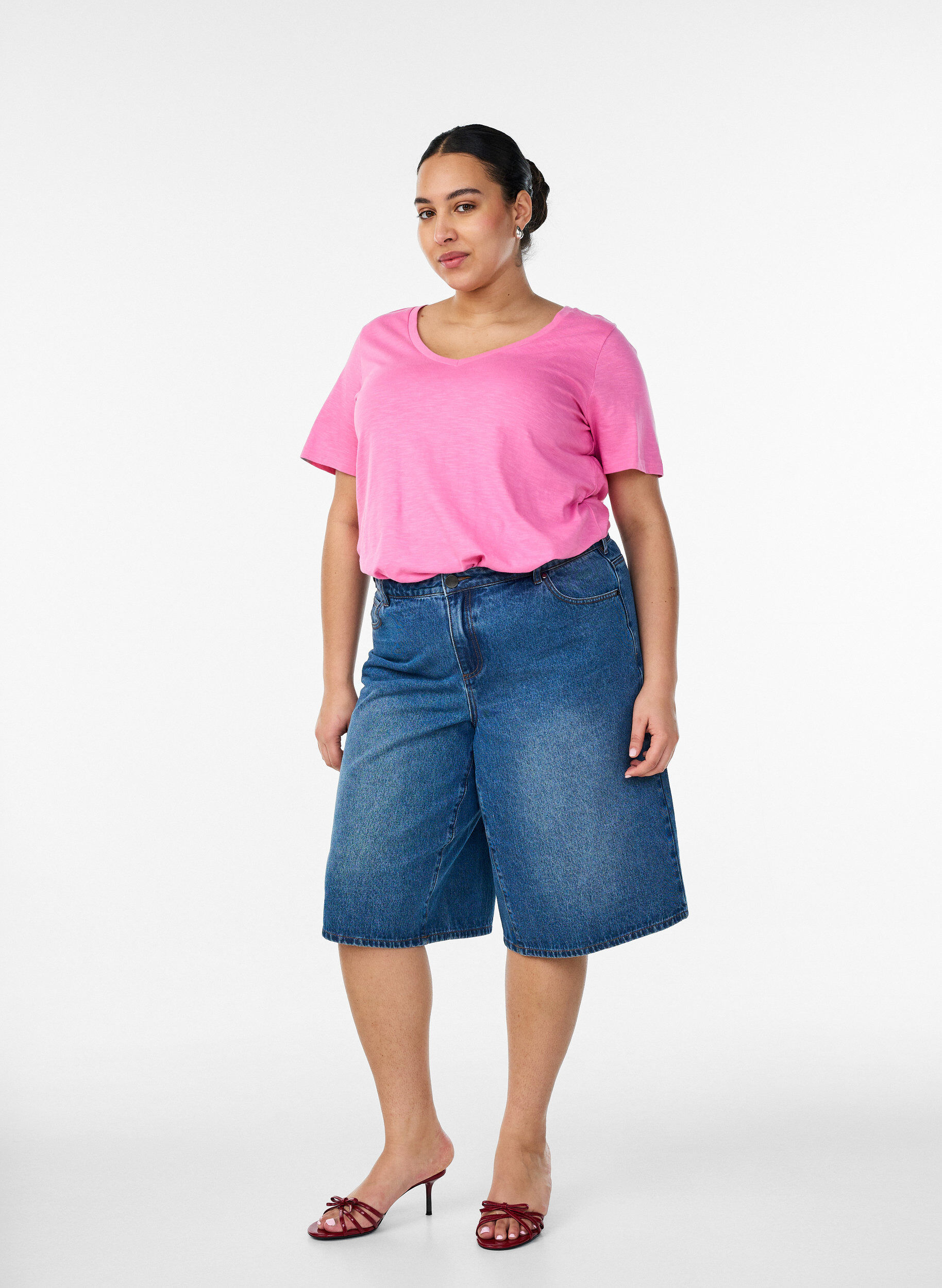 Zizzi Basic t-shirt met korte mouwen en v-hals, Roze, Model image number 1