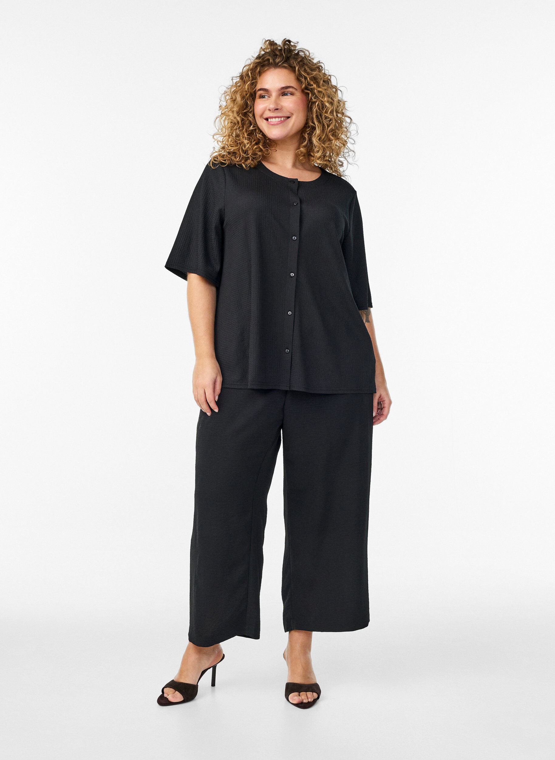 Zizzi High-waist culottes met een elastische achterkant, Zwart, Model image number 0