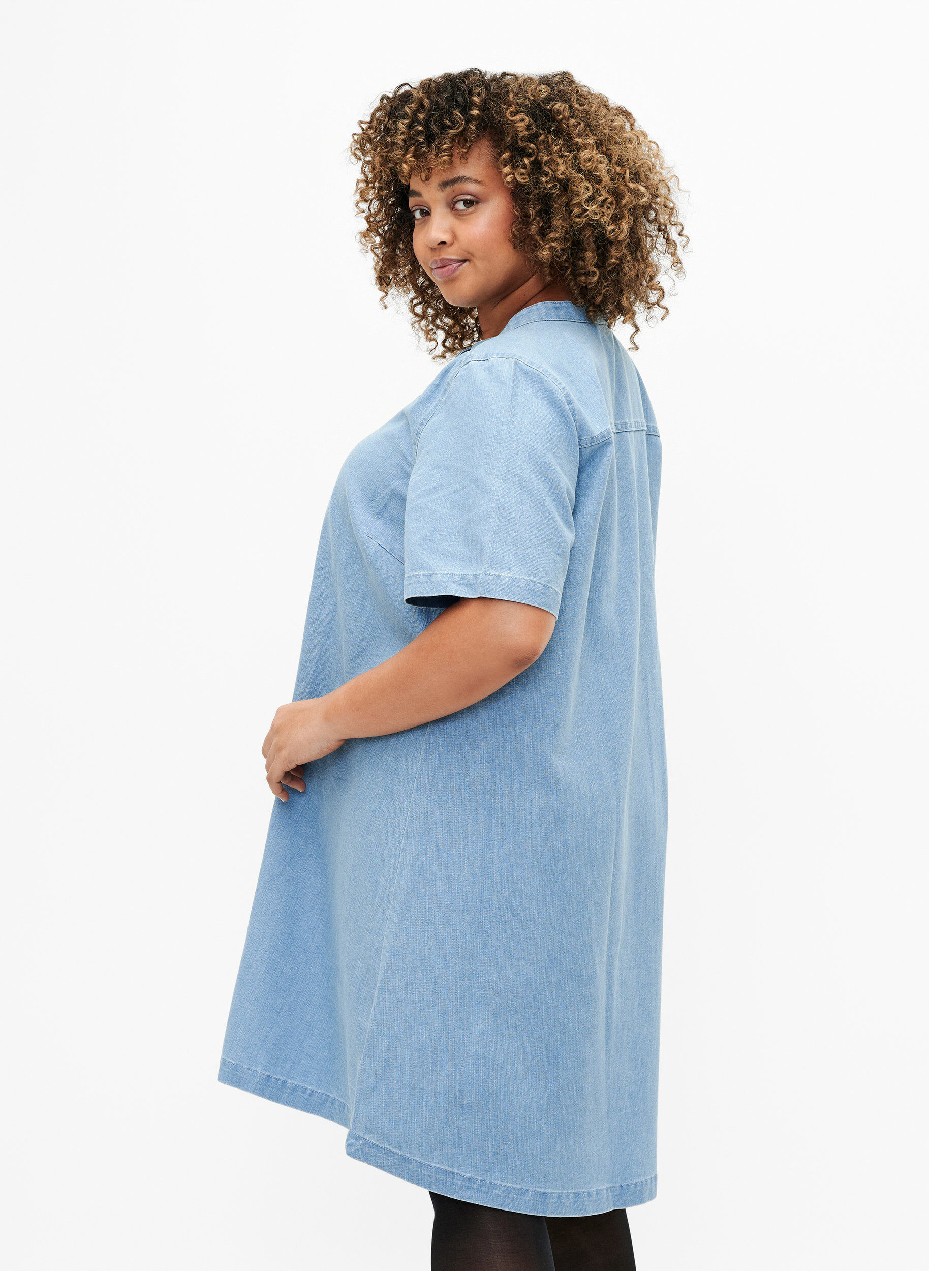 Zizzi A-vorm denim jurk met korte mouwen, Light blue denim, Model image number 1