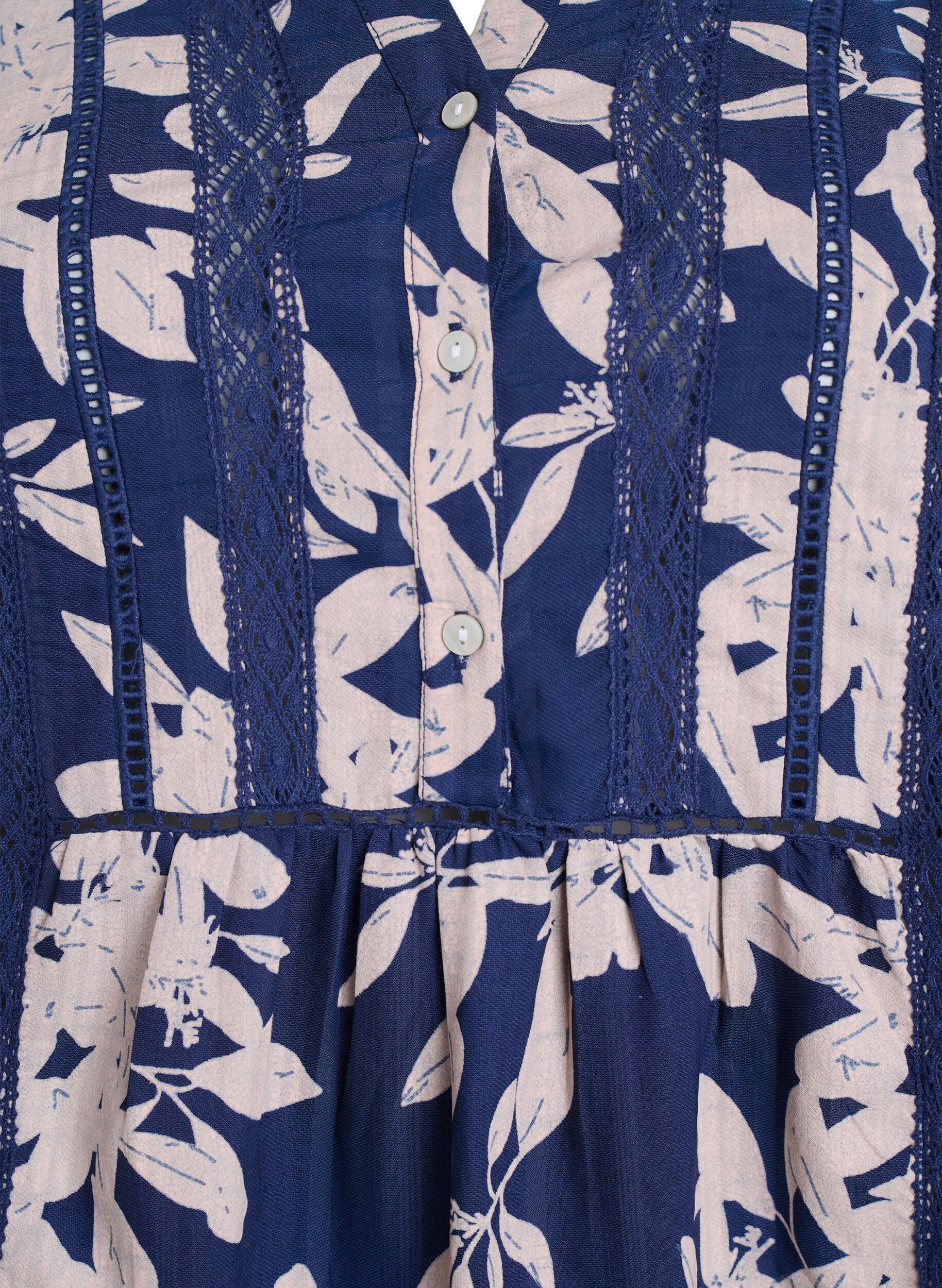 Zizzi Korte viscose jurk met kanten afwerking en een A-lijn snit, Blauw, Packshot image number 2