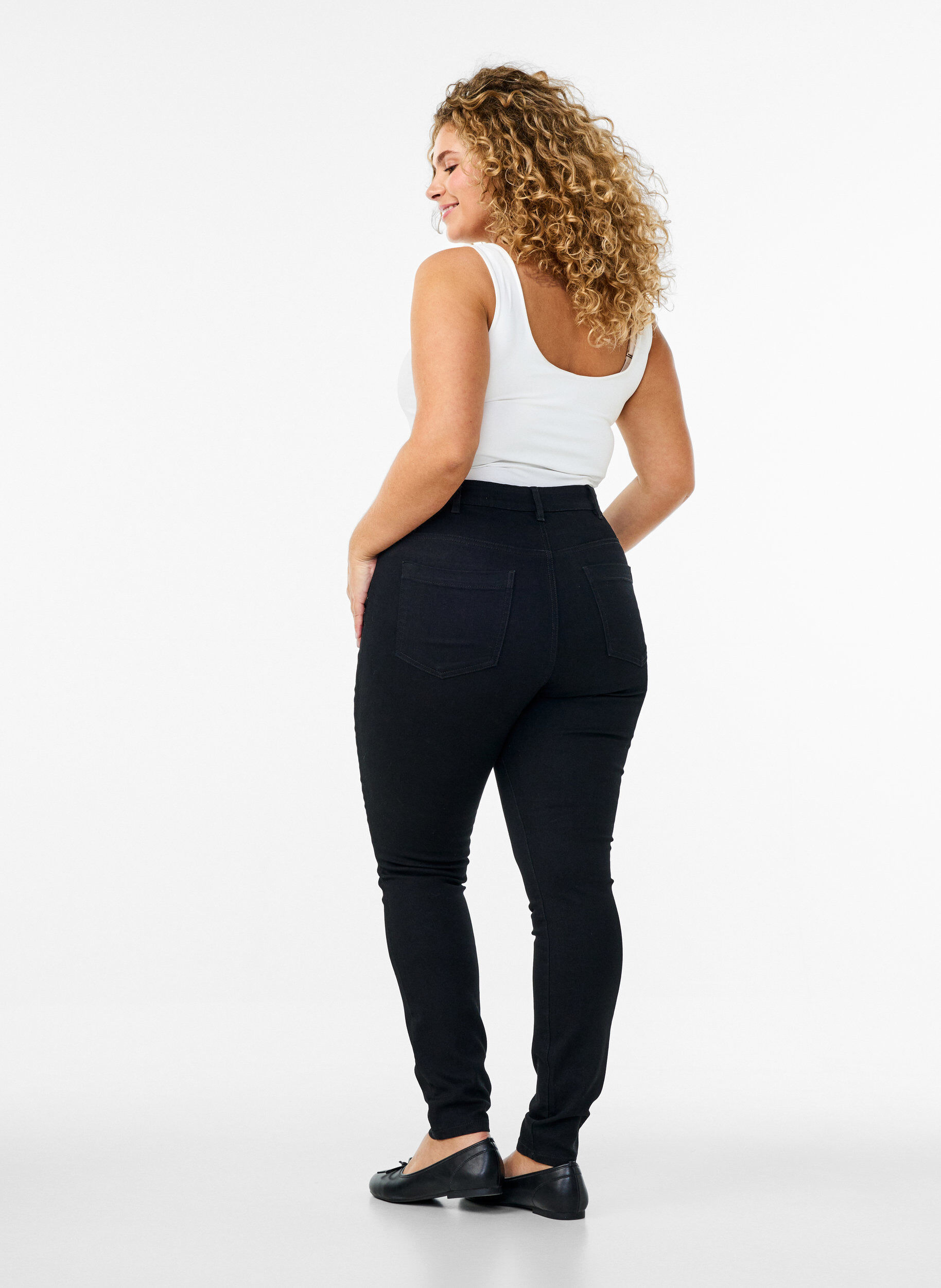 Zizzi Amy jeans met een hoge taille en super slanke pasvorm, Zwart, Model image number 1