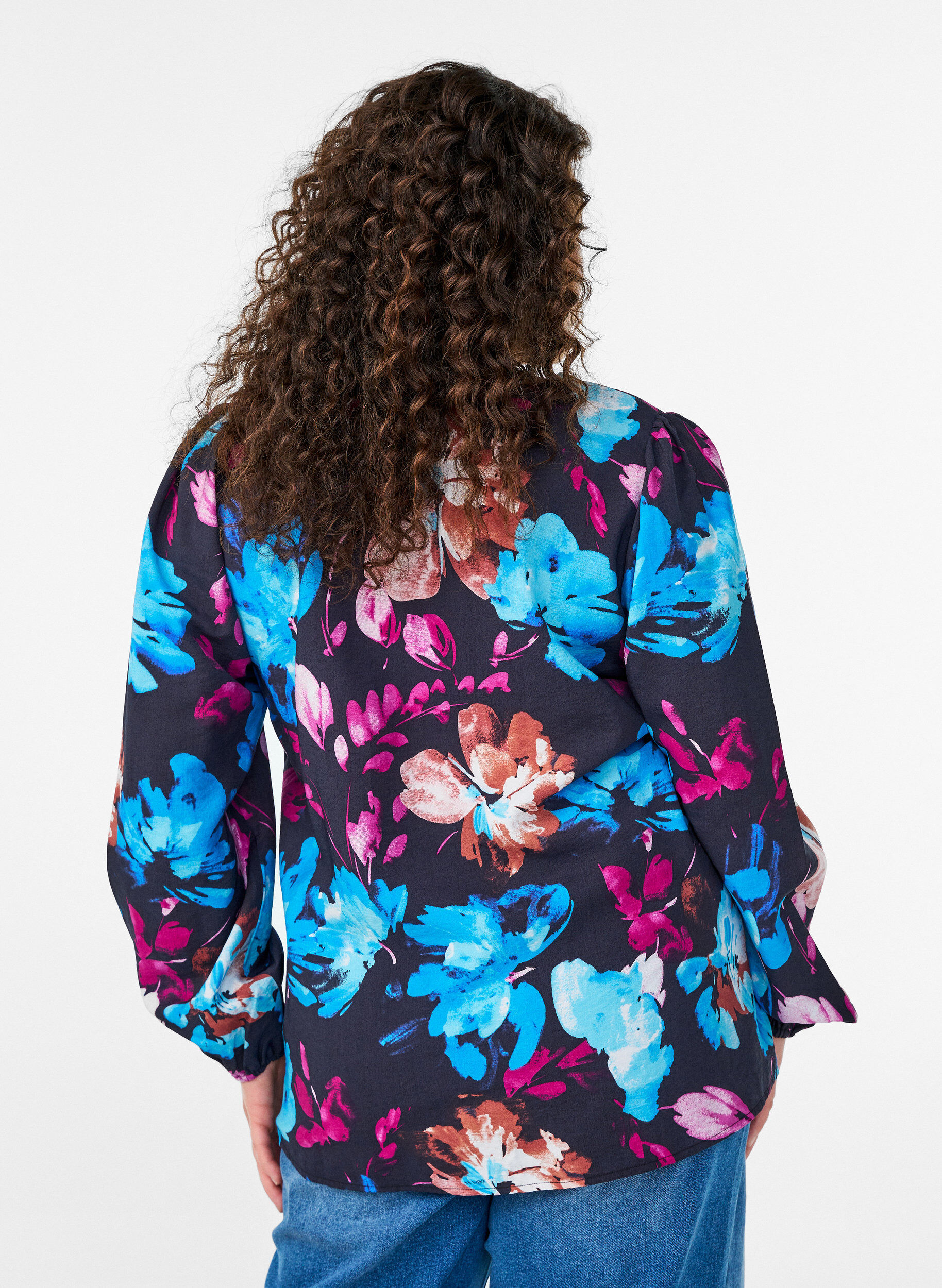 Zizzi Viscose blouse met bloemenprint en lange mouwen, Zwart, Model image number 2