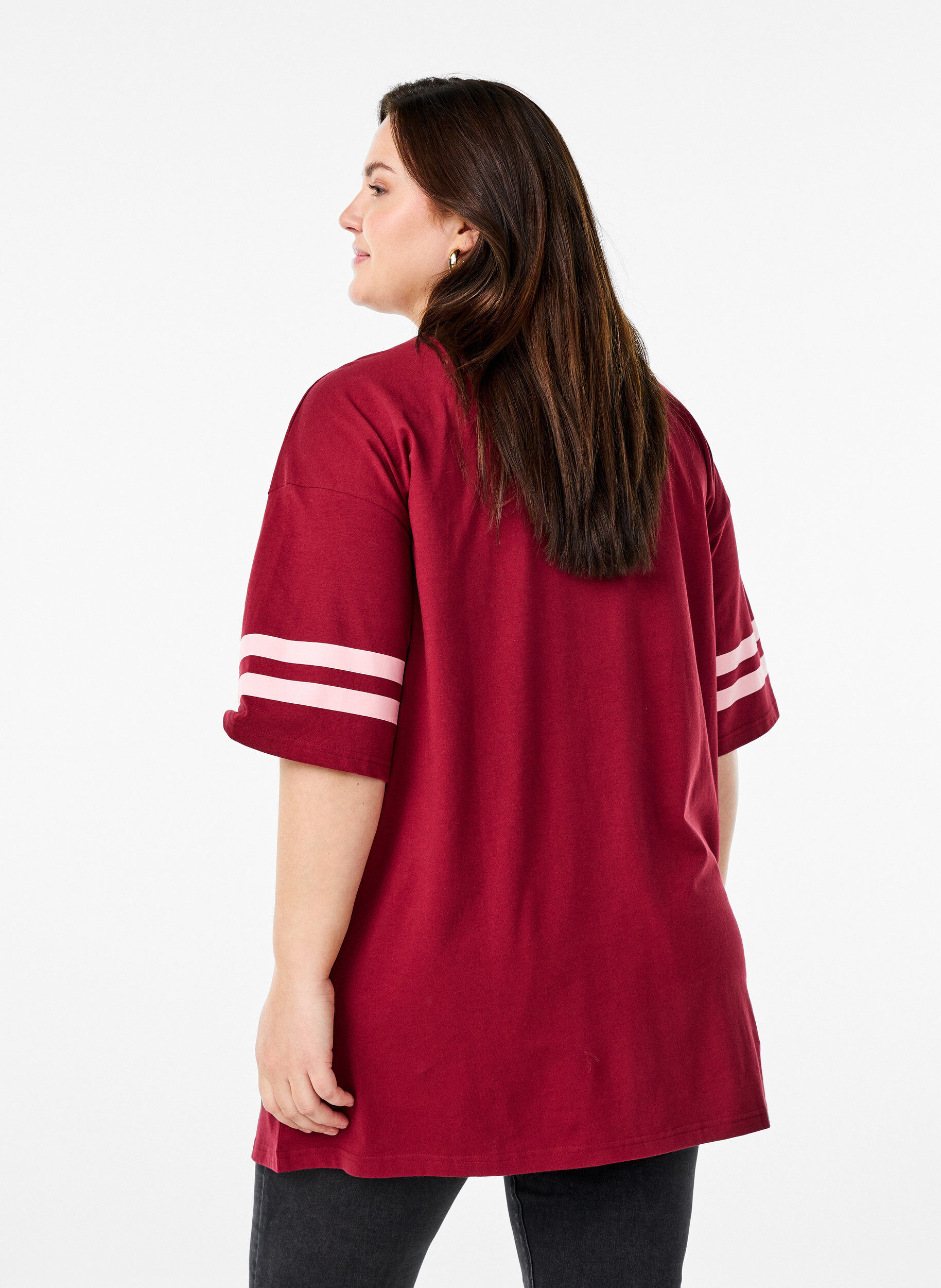 Zizzi Sportief oversized college T-shirt, Rood, Model image number 2