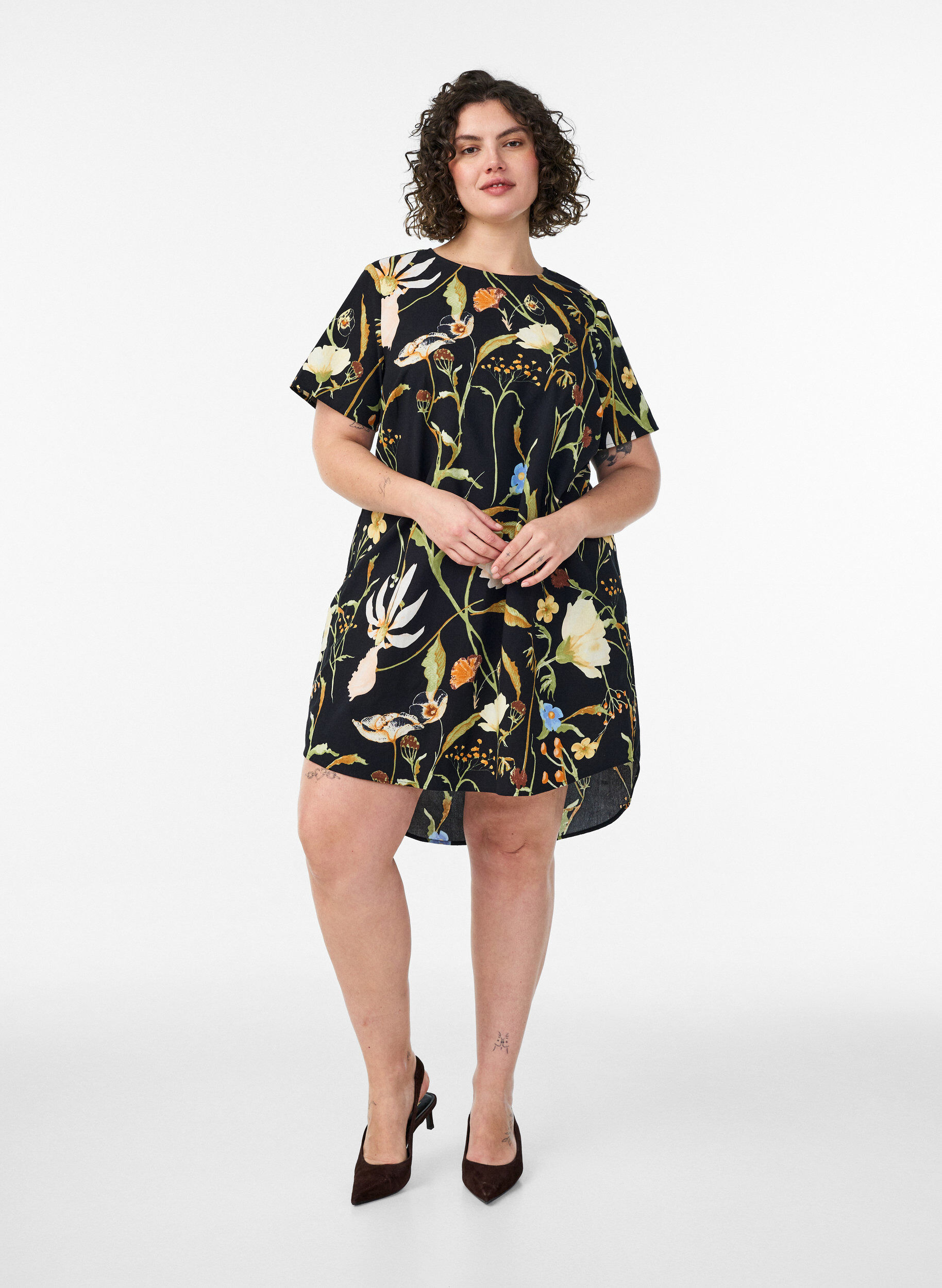 Zizzi Katoenen tuniek met een bloemenprint, Zwart, Model image number 1